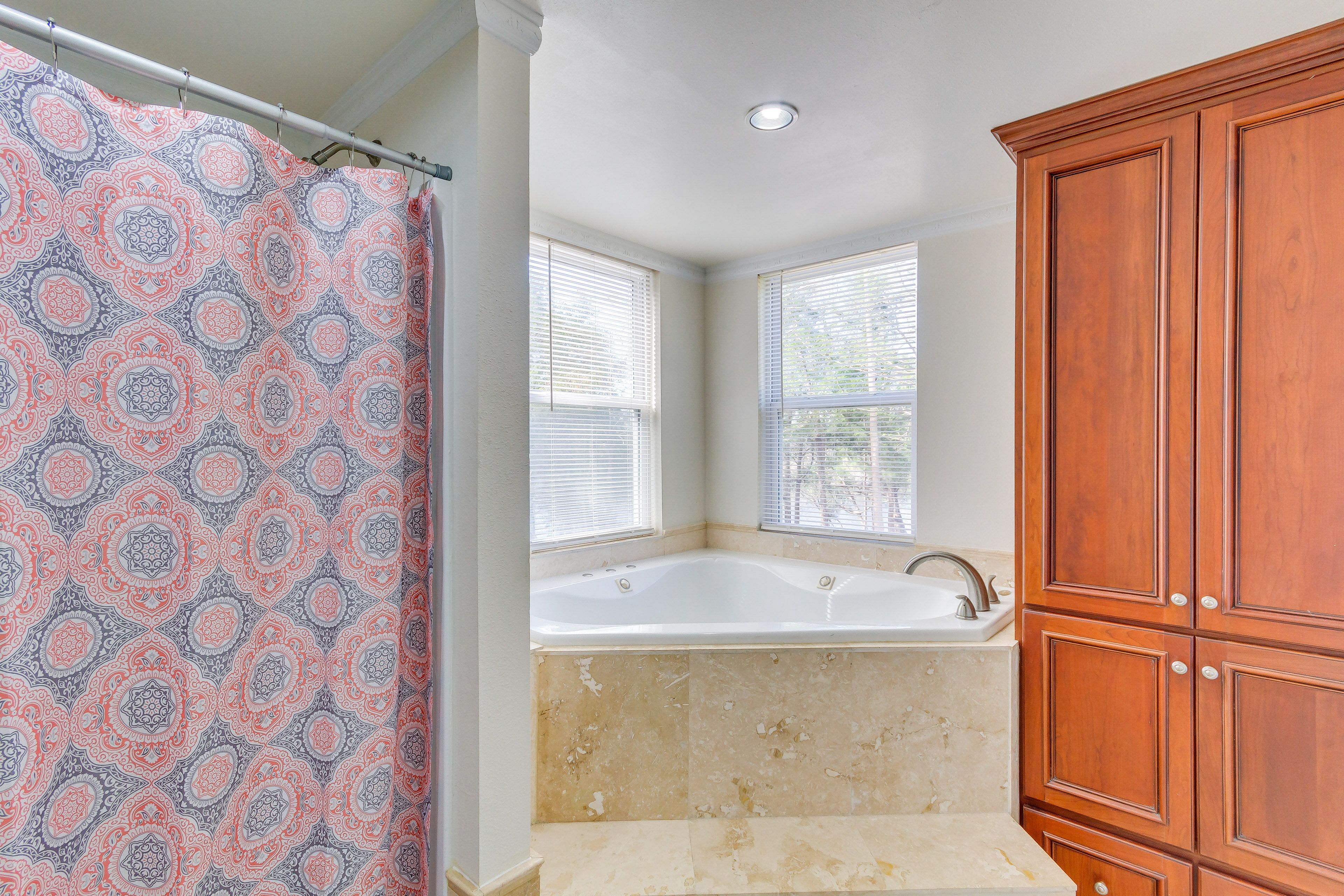 En-Suite Bathroom | 2nd Floor | Towels Provided