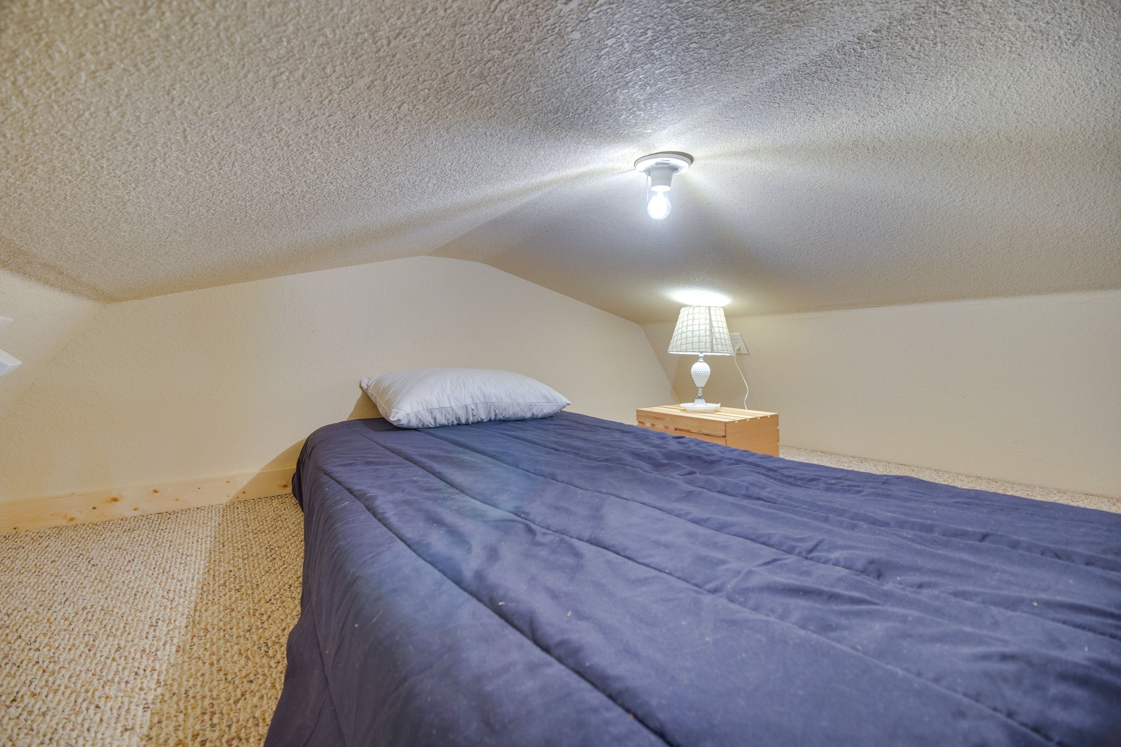 Loft | Twin Floor Mattress | Ladder to Access
