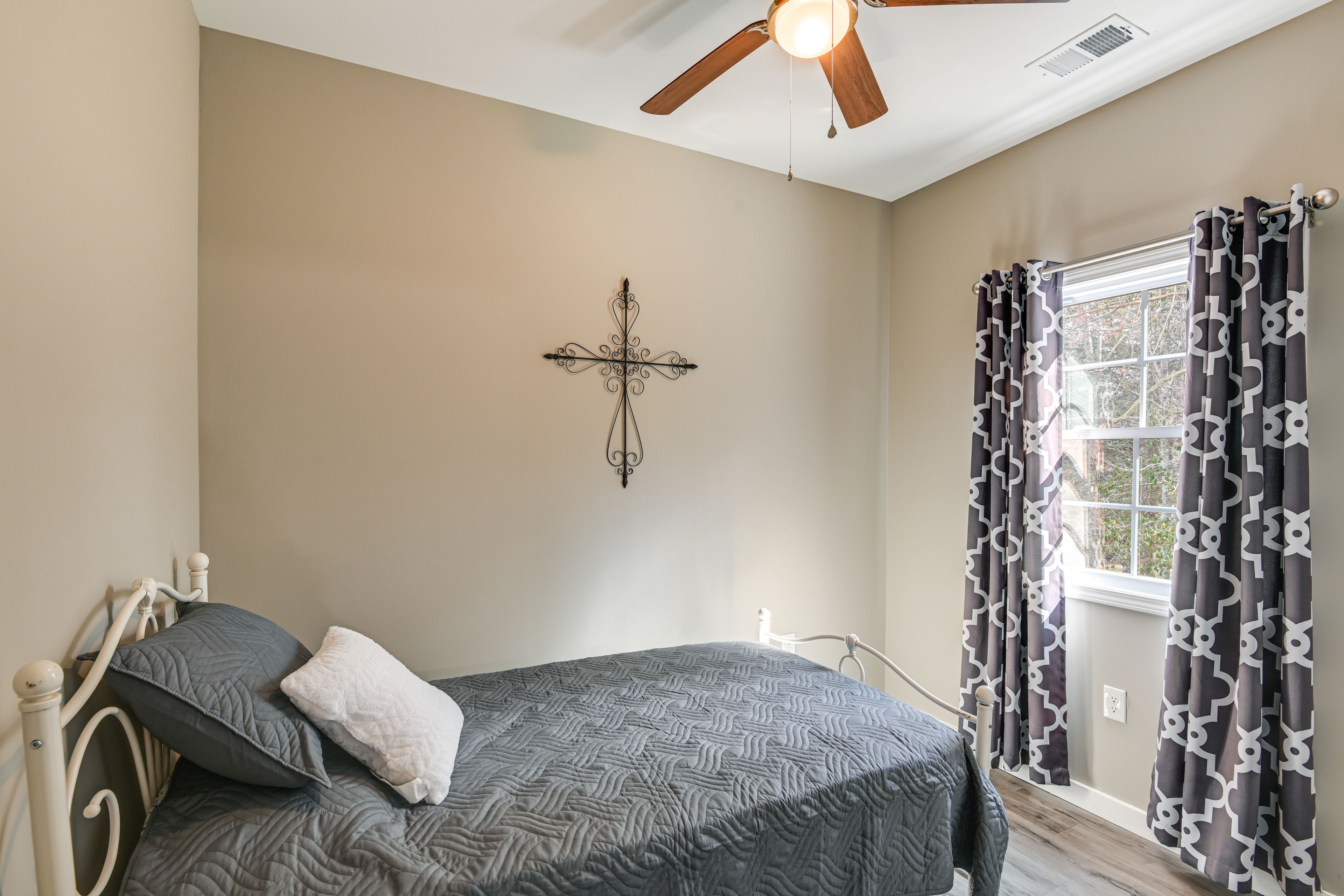 Bedroom 2 | Twin Bed