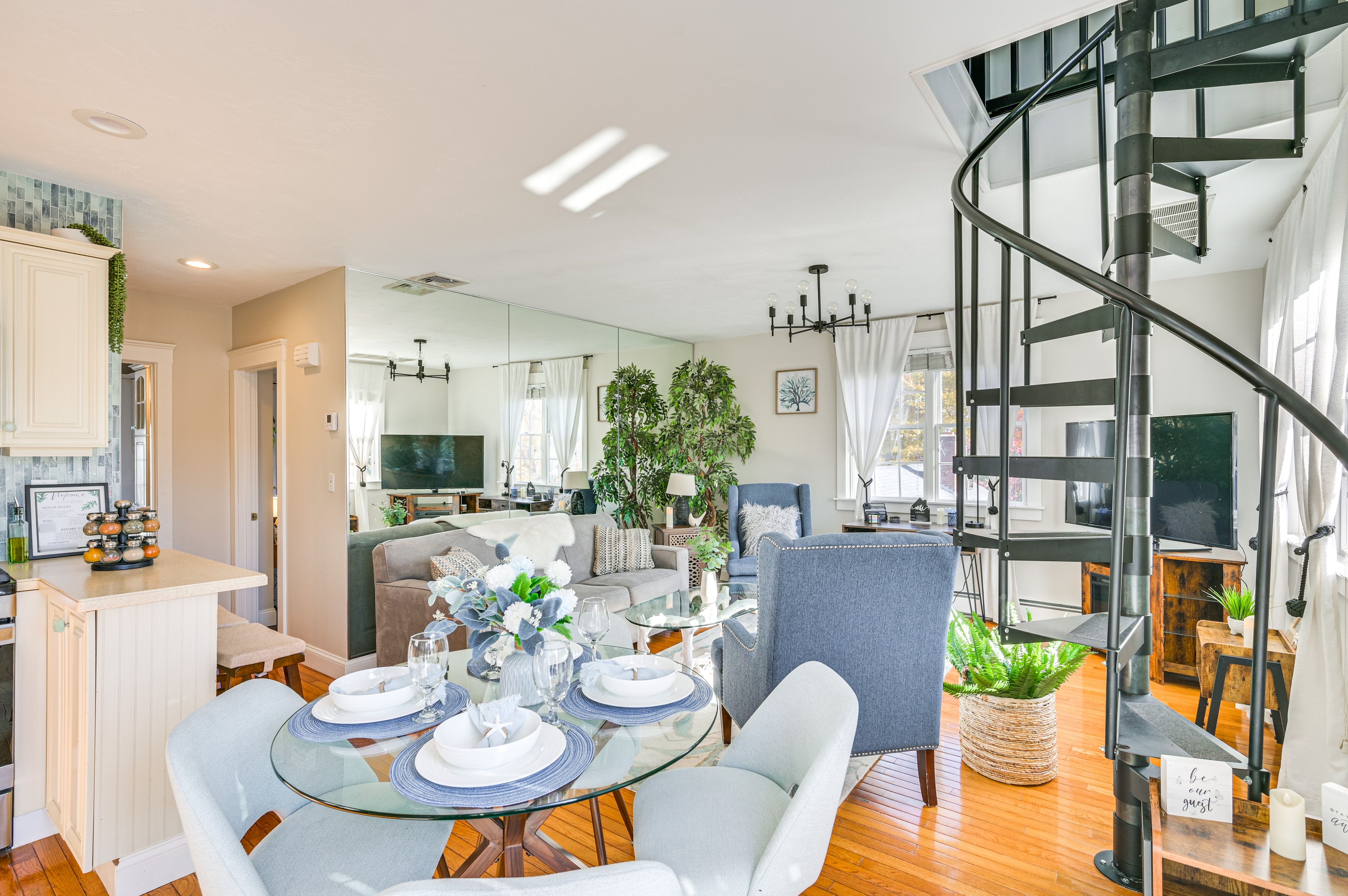 Dining Area | Main Level