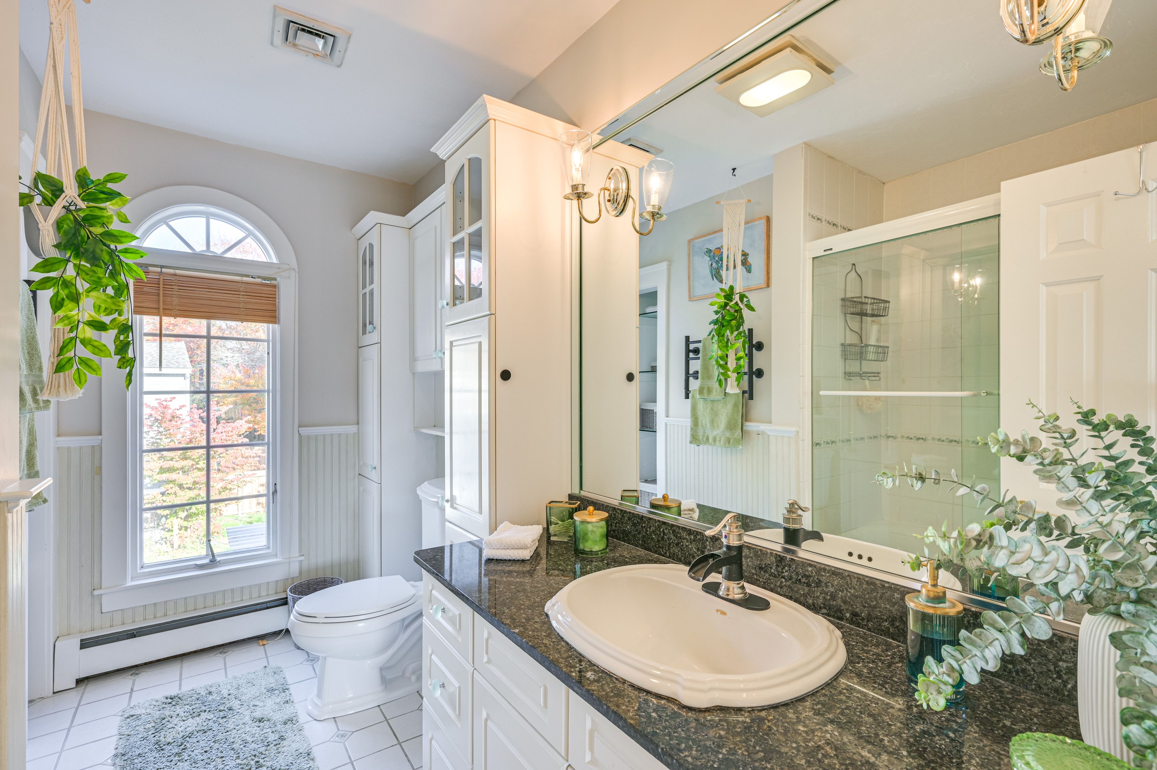 Full Bathroom | Towels Provided | Main Level