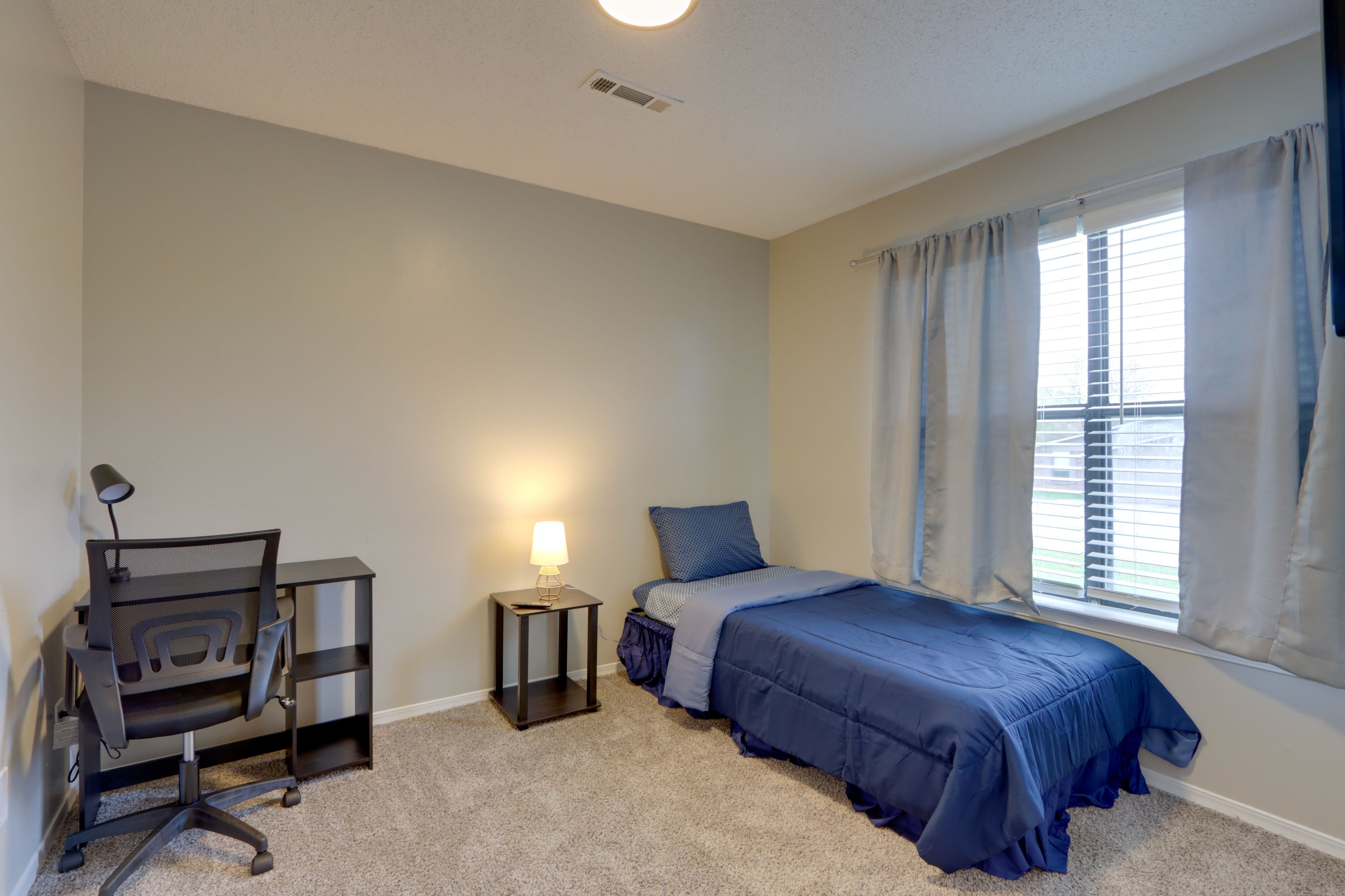 Bedroom 3 | Twin Bed | Desk