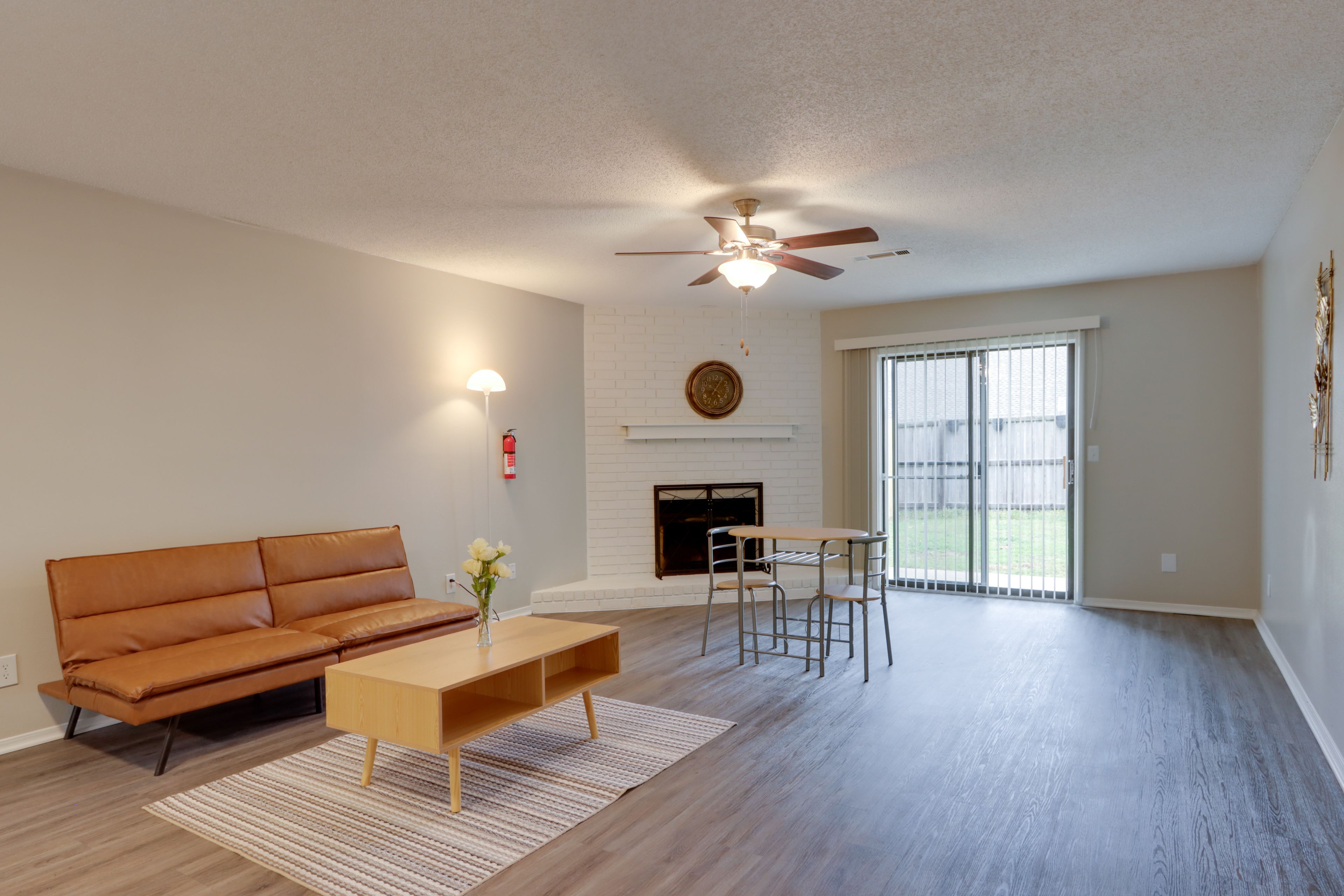 Living Room | Free WiFi (100 Mbps) | Fireplace | Central A/C & Heating