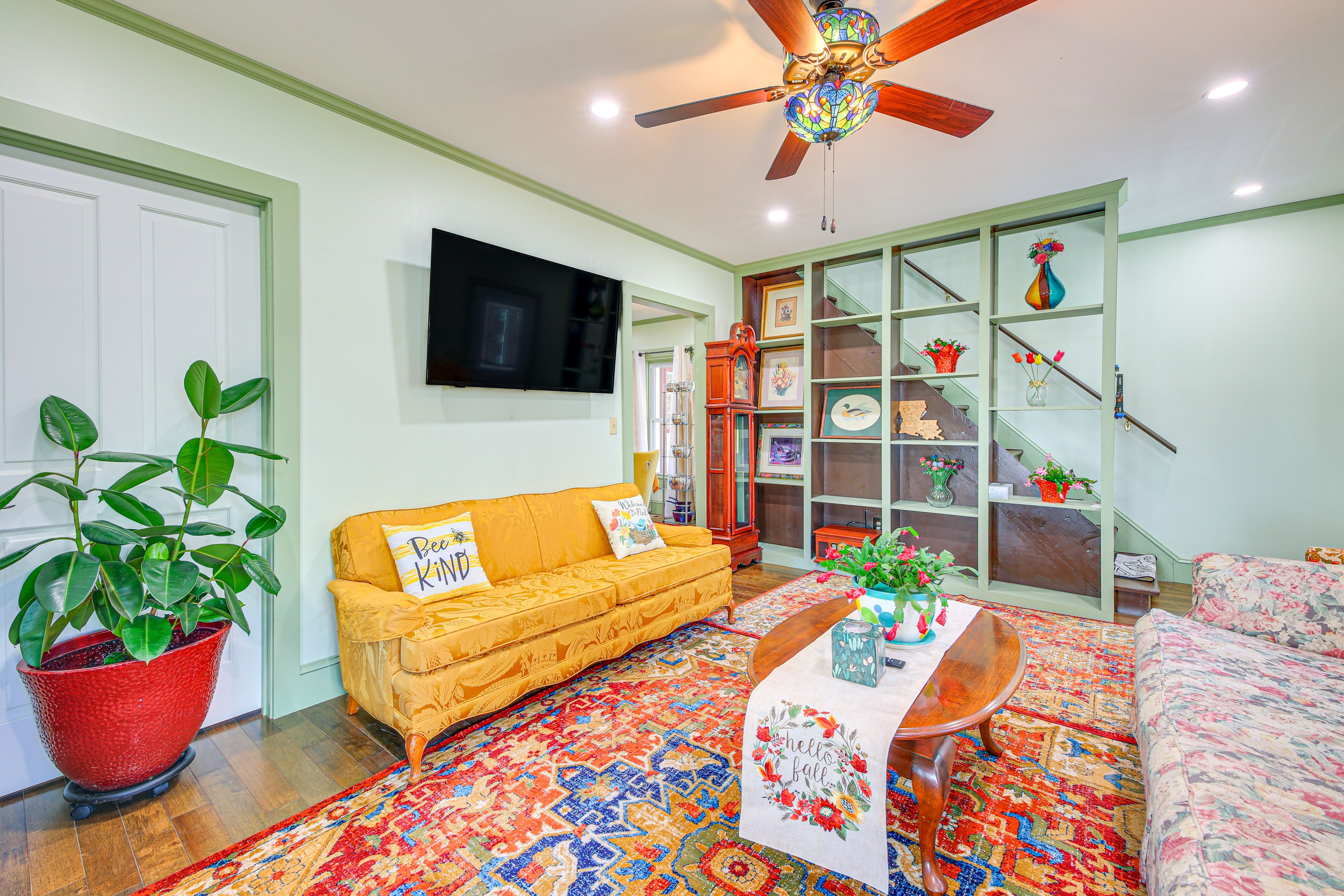 Living Room | 1st Floor | Smart TV