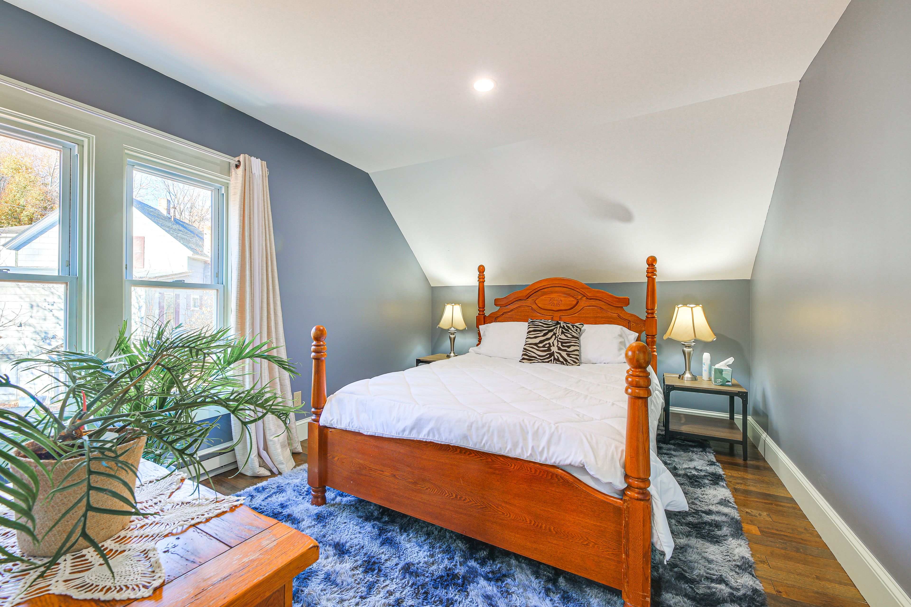 Bedroom 2 | 2nd Floor | Queen Bed