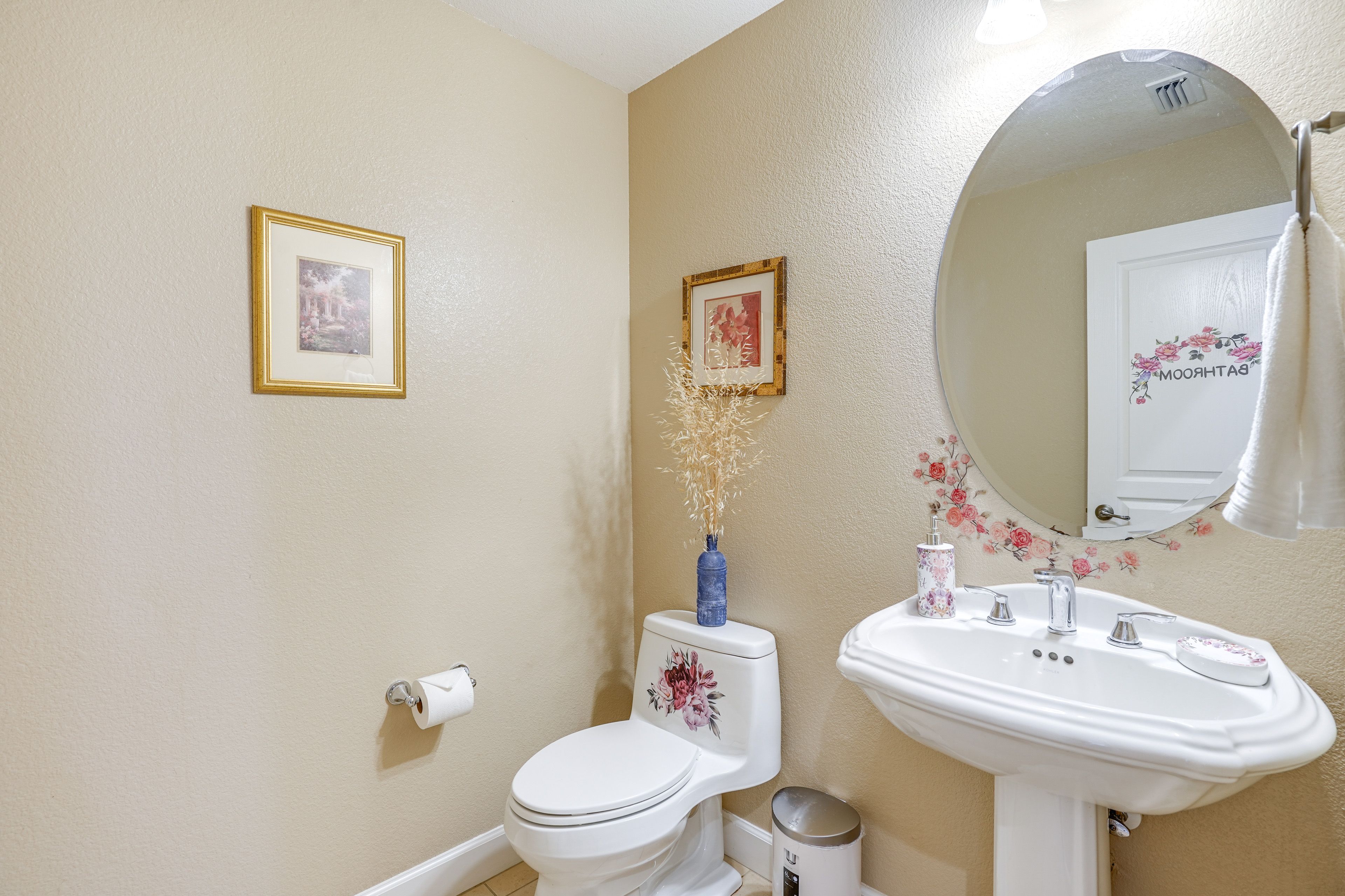 Half Bathroom | 1st Floor | Complimentary Toiletries