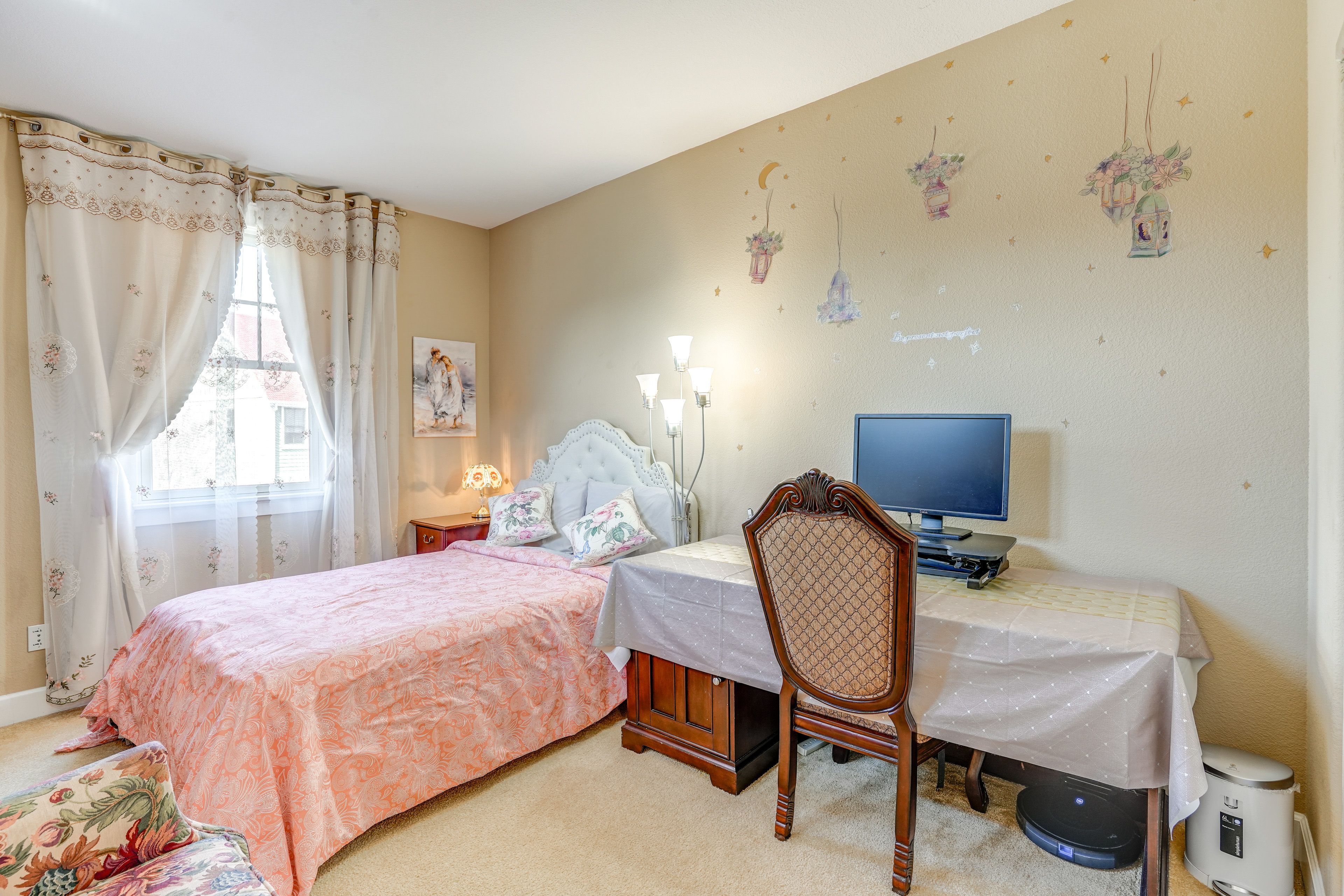 Bedroom 3 | 2nd Floor | Full Bed | Desk | Computer | Books