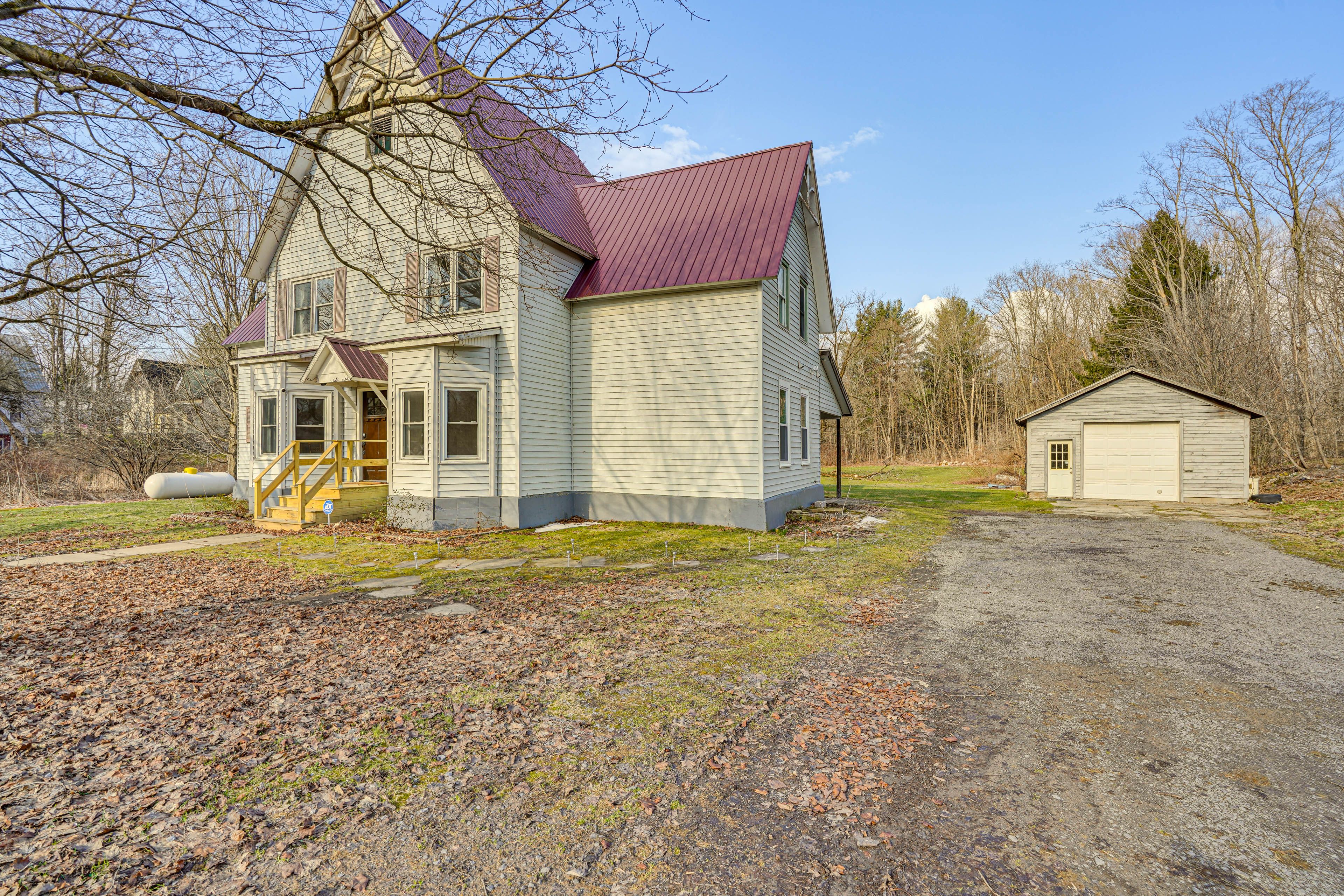 Parking | Carport (1 Vehicle) | Driveway (6 Vehicles) | RVs/Trailers Allowed