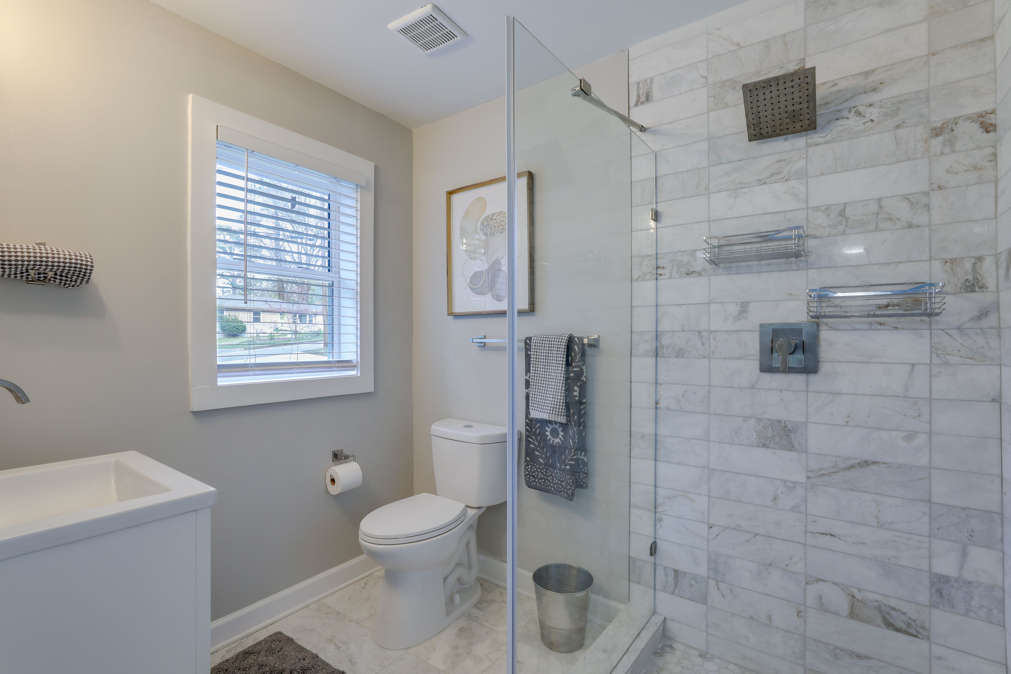 Full Bathroom | Towels Provided | Complimentary Toiletries