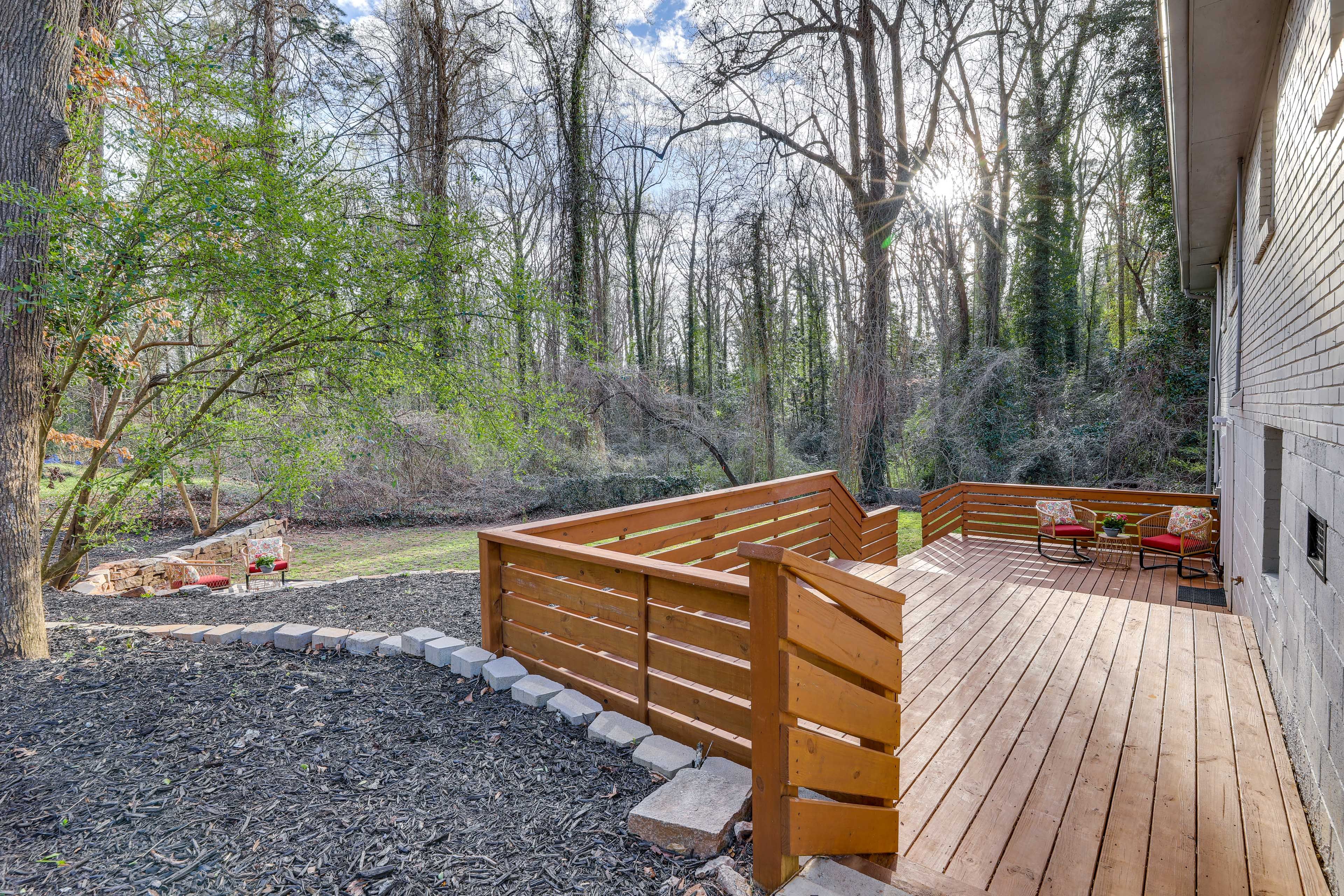 Shared Exterior | Deck | Yard