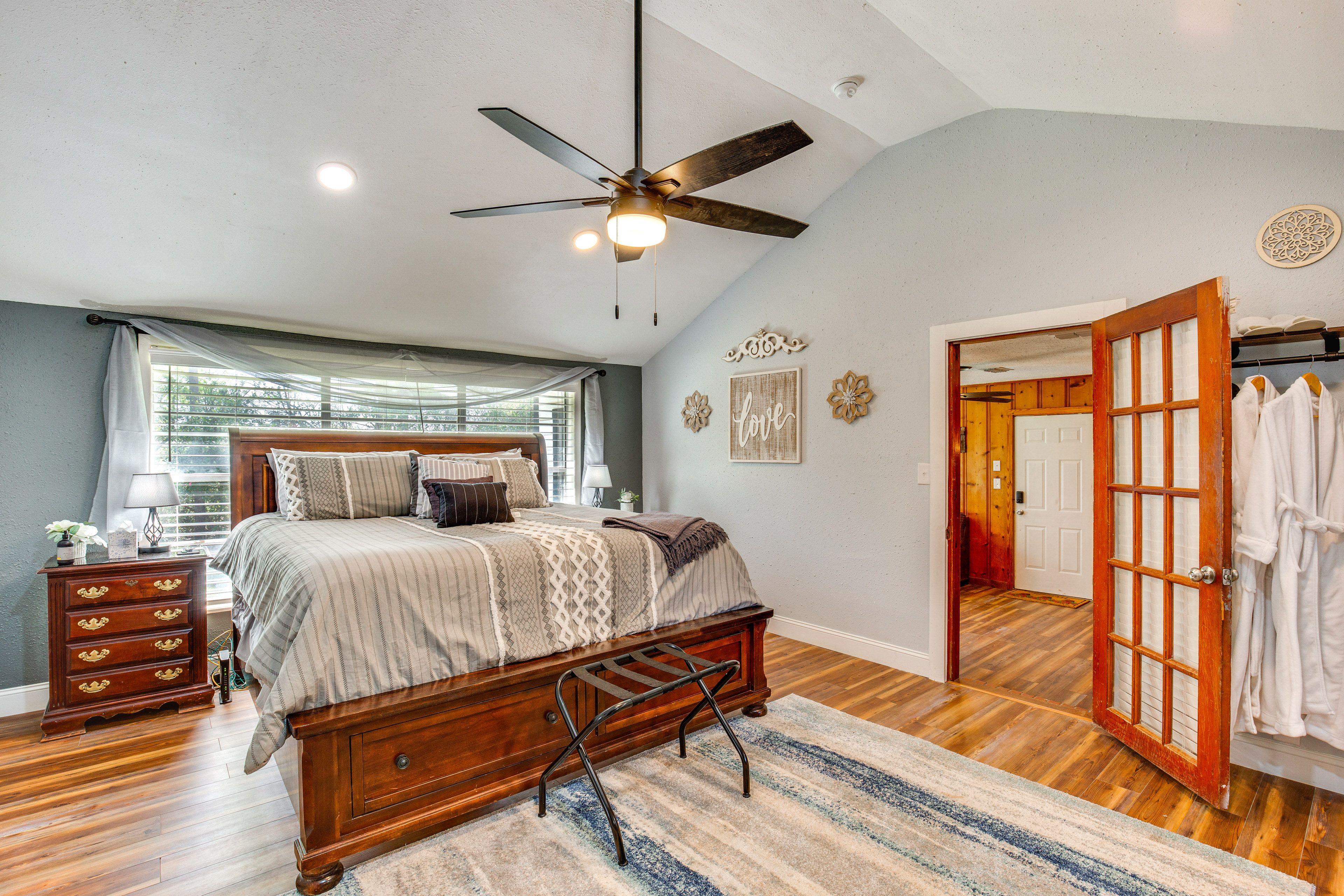 Bedroom 2 | King Bed