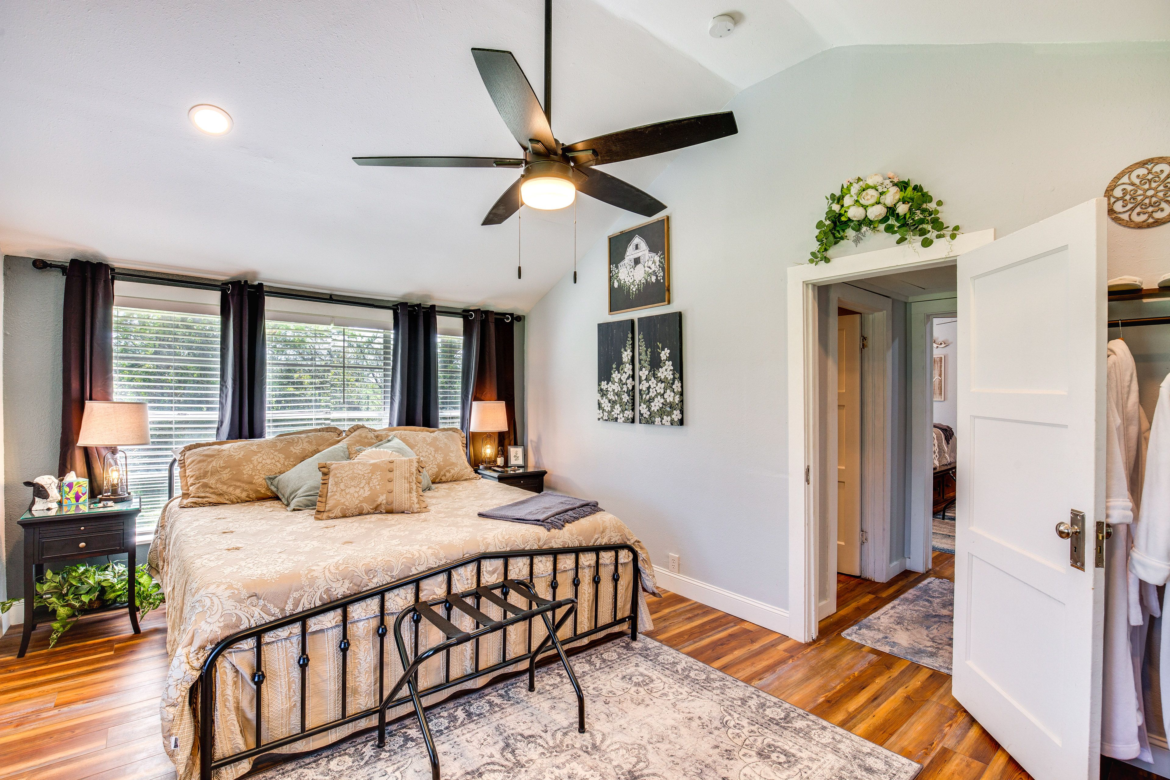 Bedroom 1 | King Bed | Linens Provided