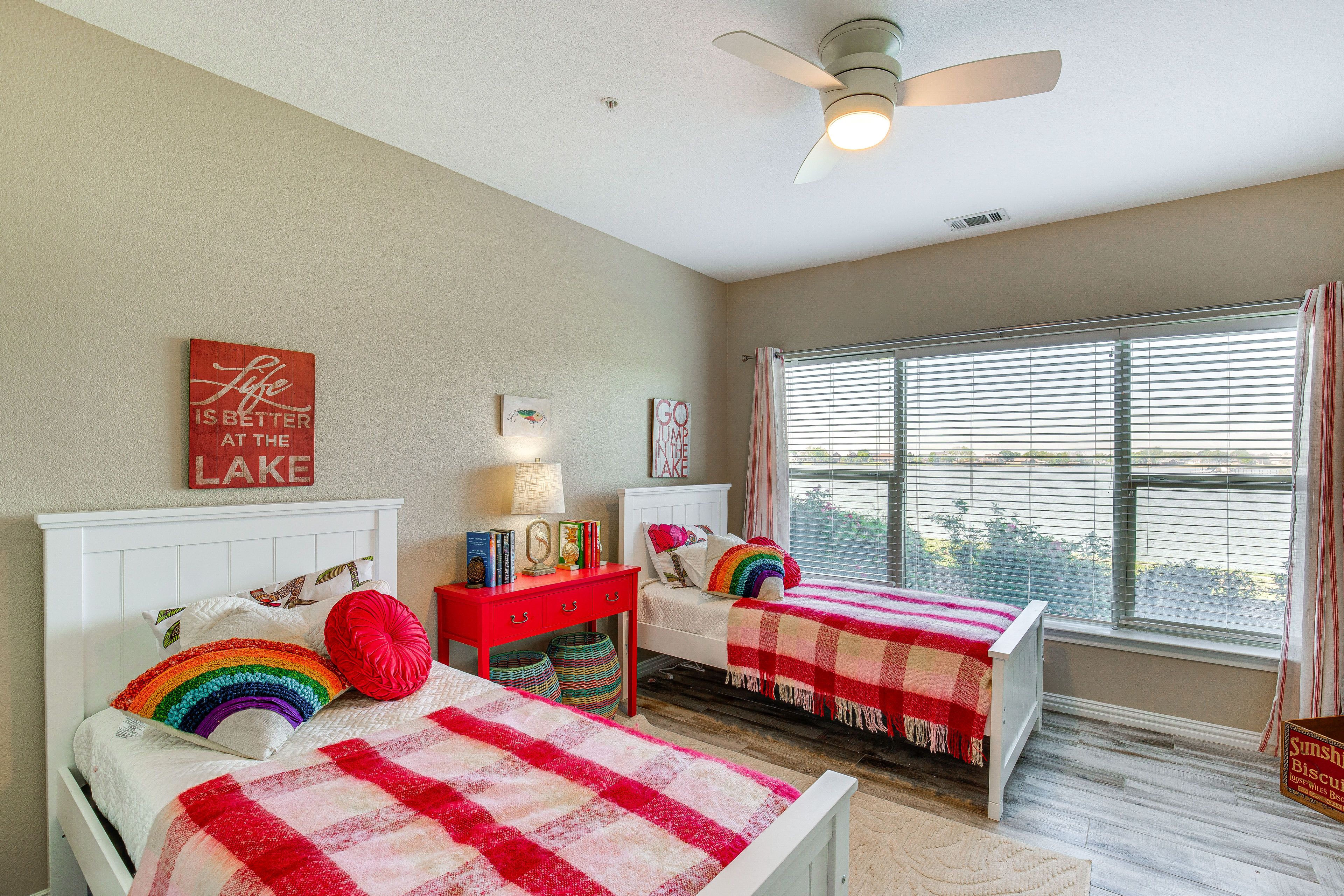 Bedroom 2 | 2 Twin Beds | Wet Bar | En-Suite Bathroom