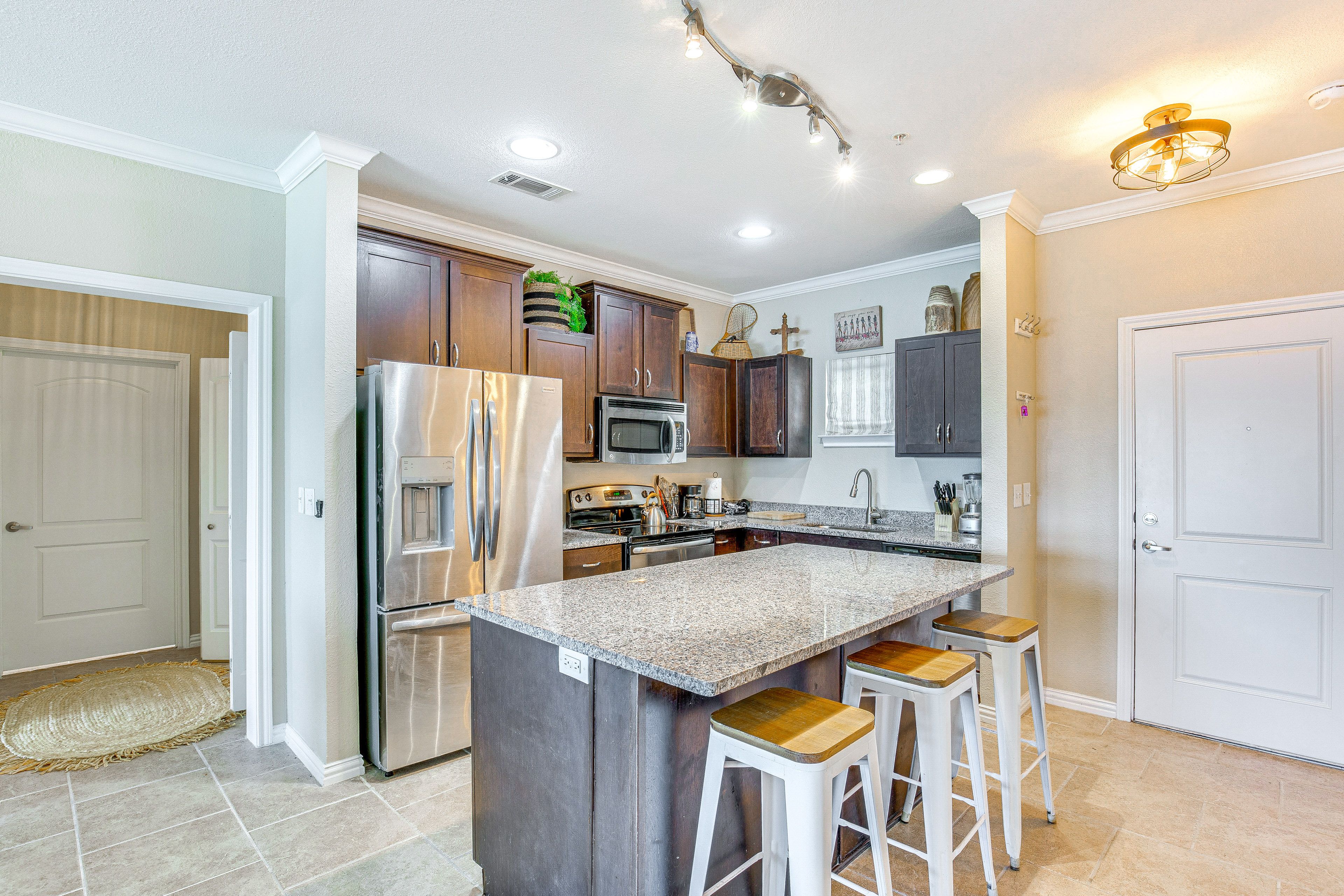 Kitchen | Drip Coffee Pot | Blender | Toaster