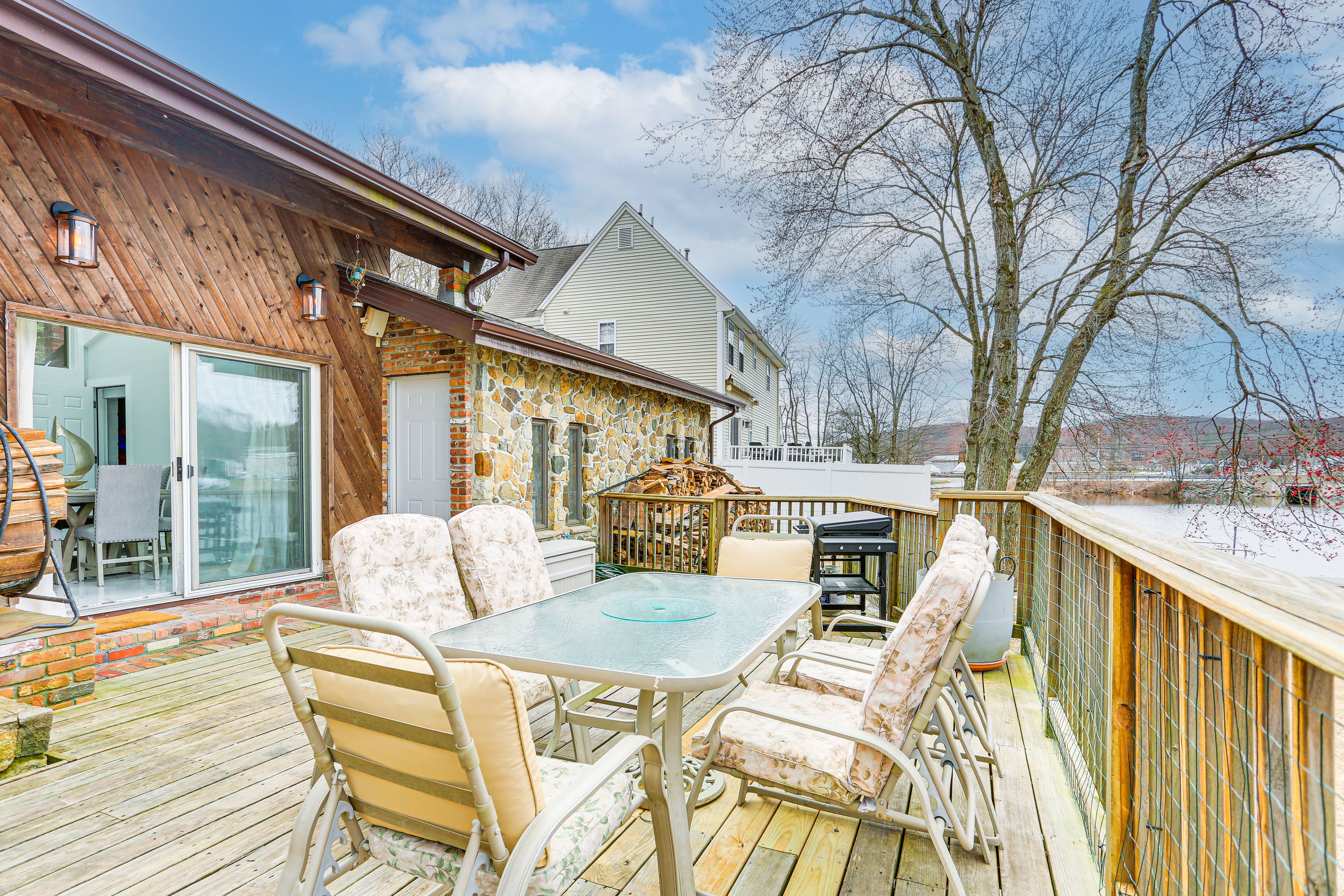 Lake Hopatcong Vacation Rental | 4BR | 2BA | 2,700 Sq Ft | Half Step to Enter