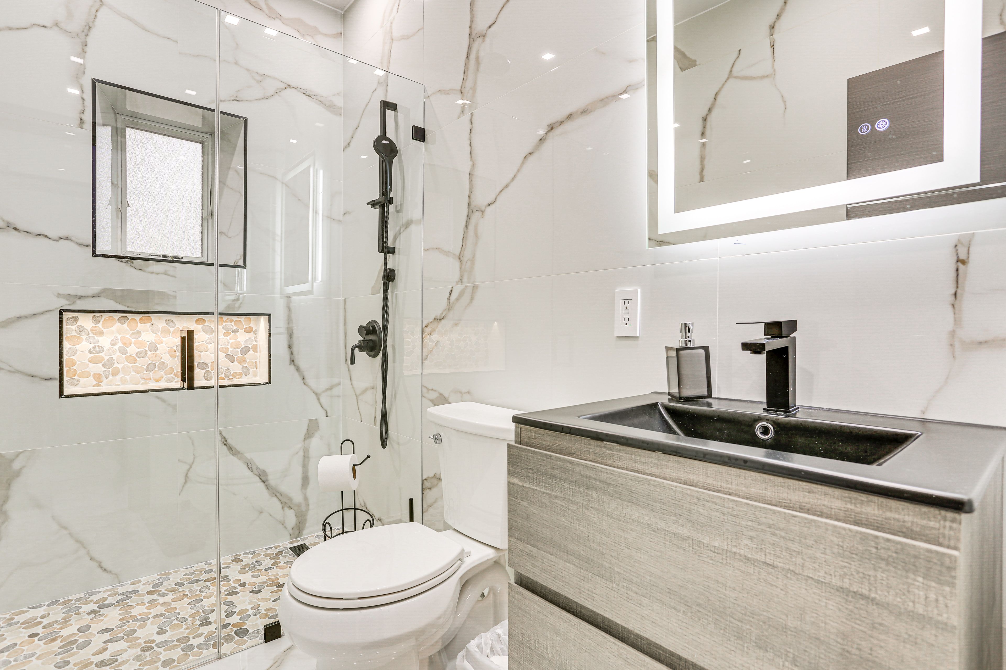 Full Bathroom | 1st Floor