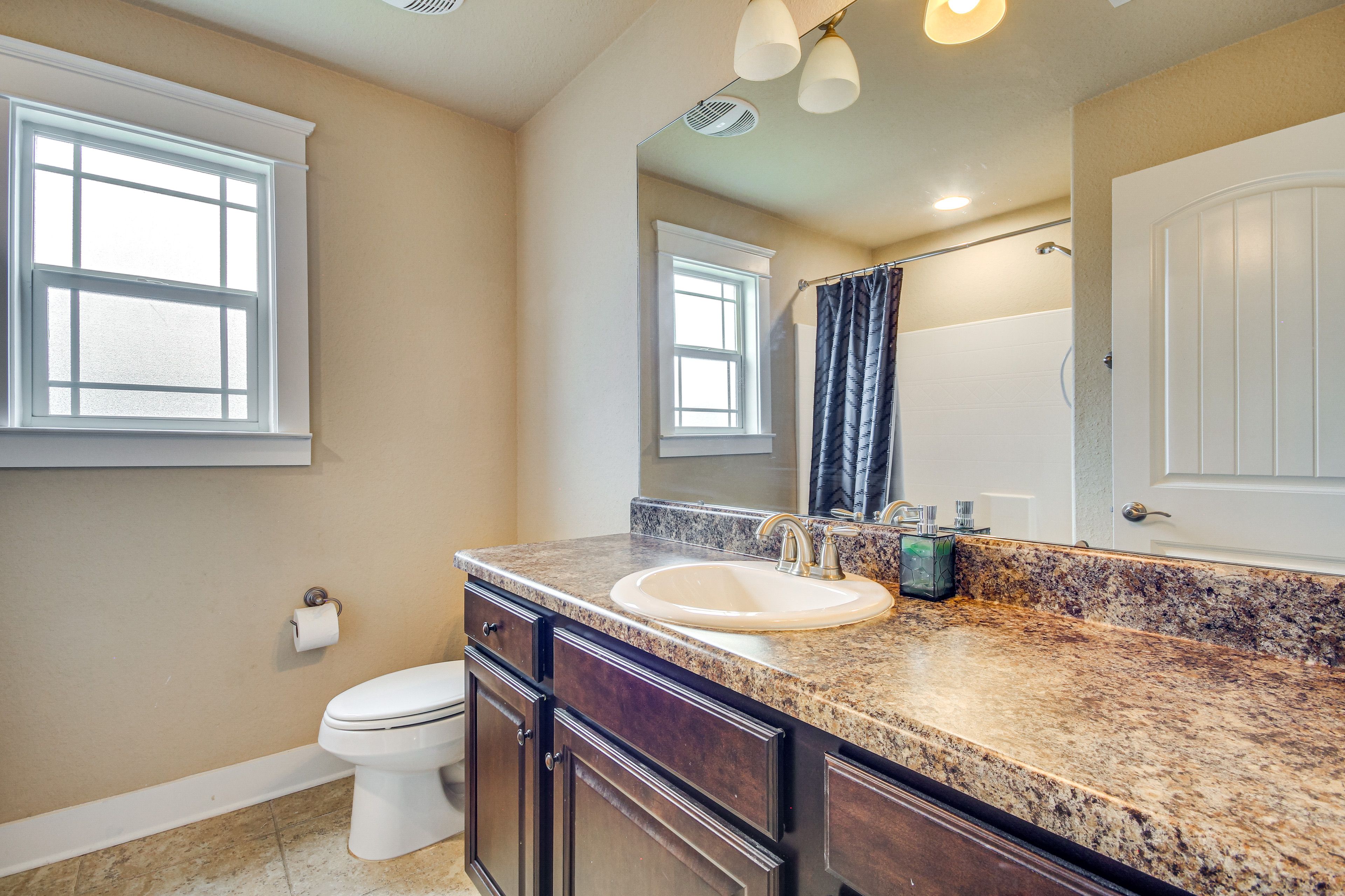 Full Bathroom | 2nd Floor