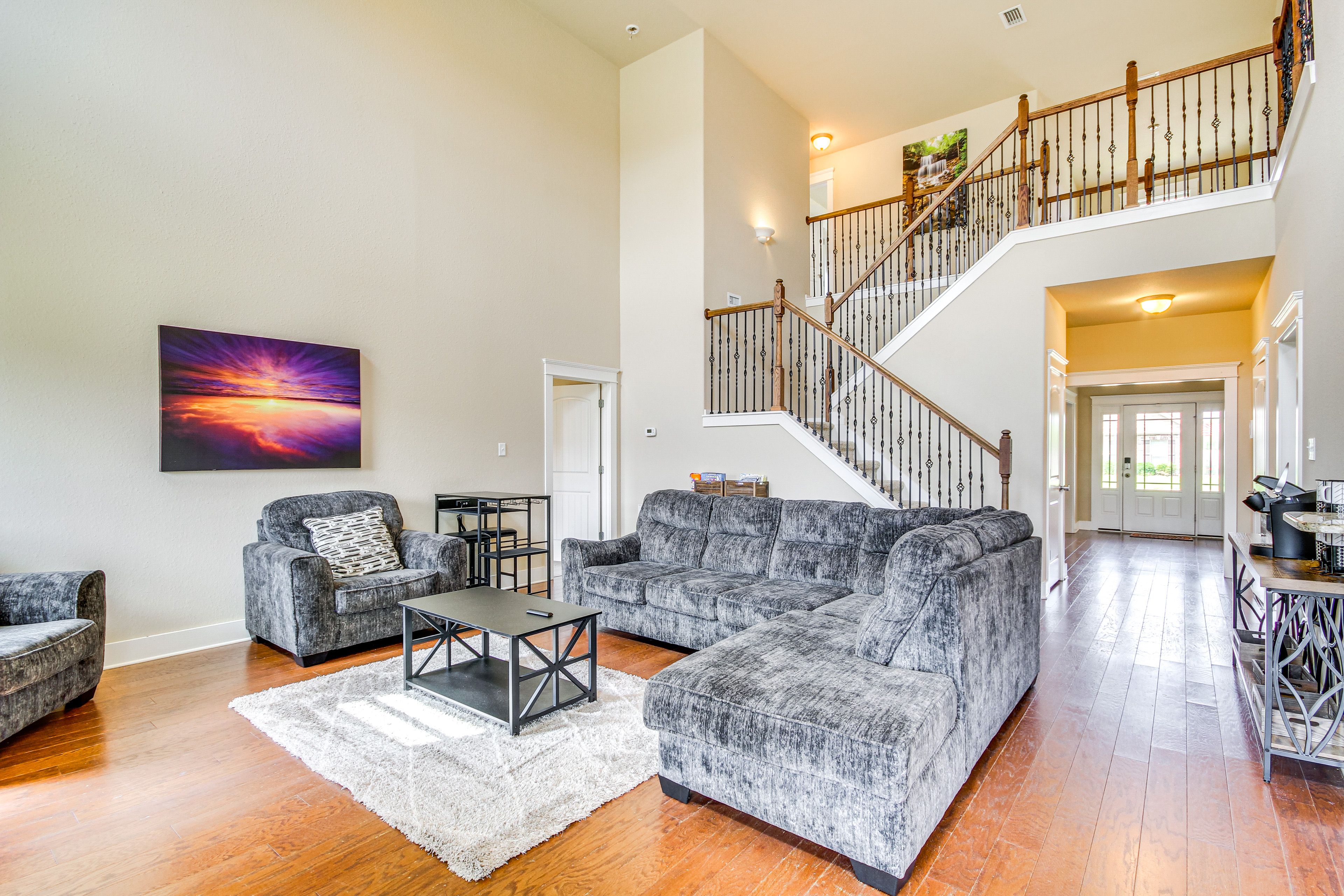 Living Room | 1st Floor | Smart TV | Central Heating & A/C | Free WiFi