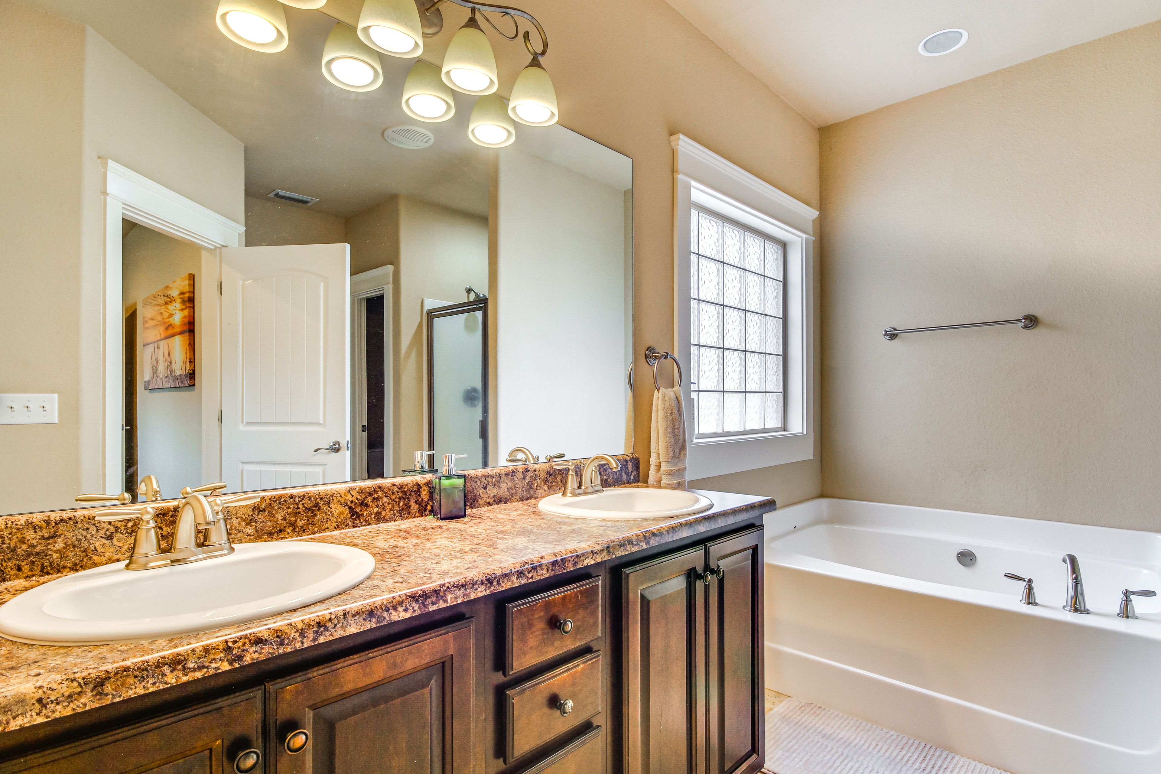 Full Bathroom | 1st Floor