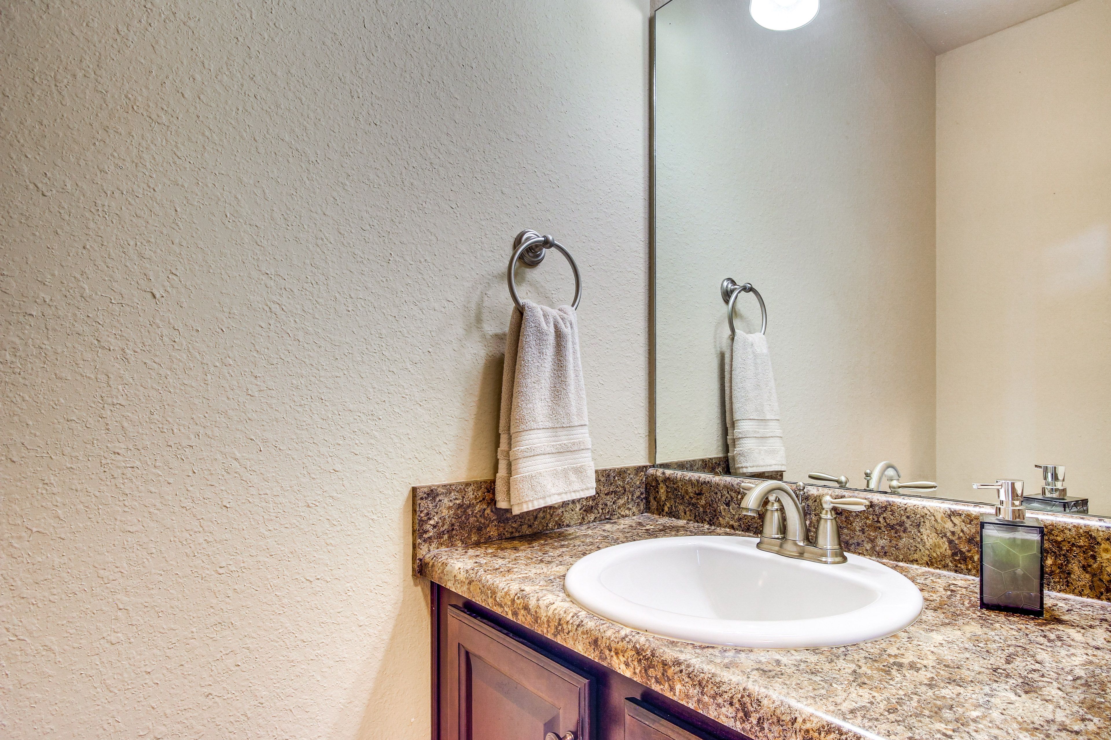 Half Bathroom | 1st Floor | Complimentary Toiletries | Towels Provided