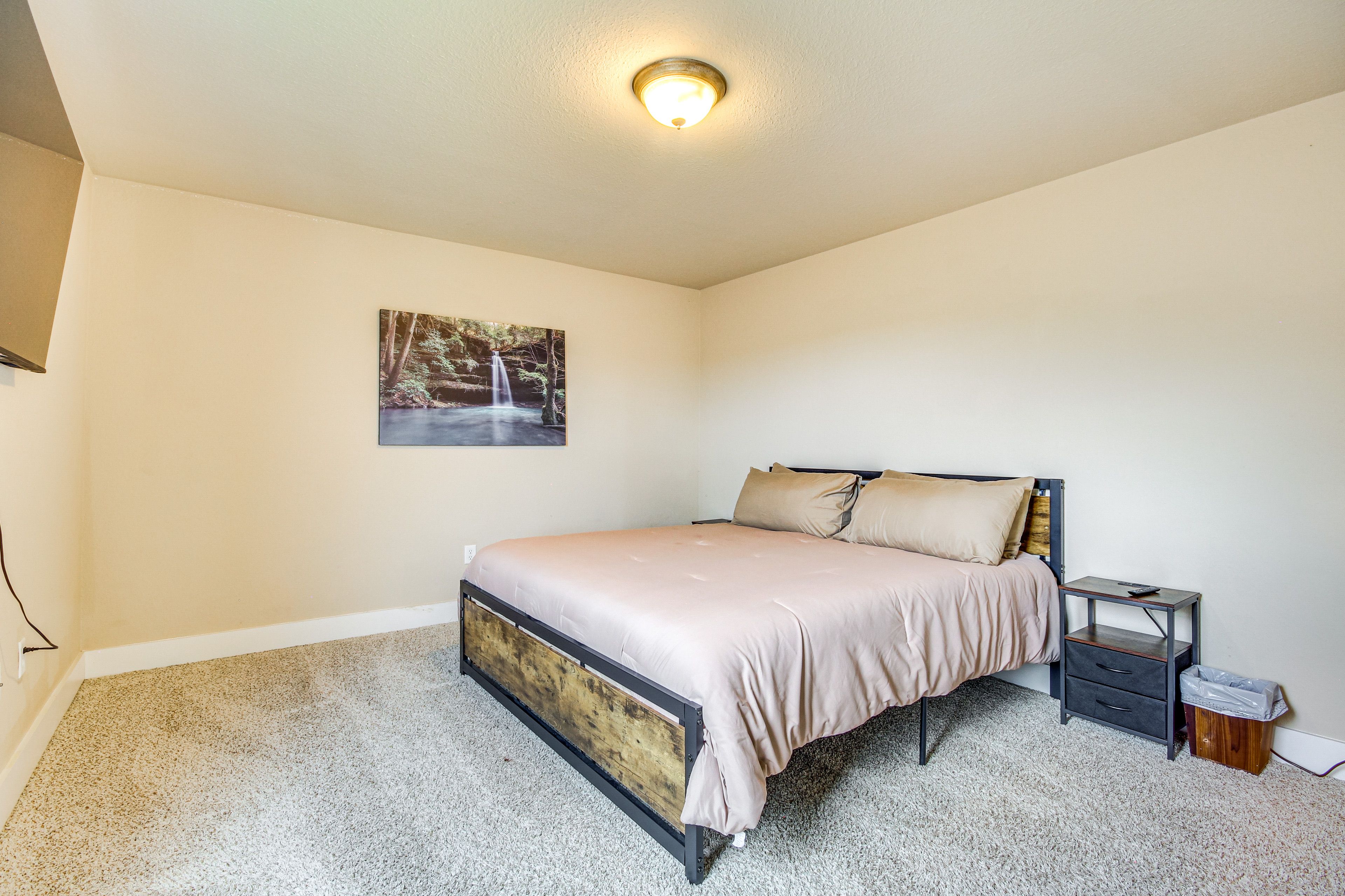 Bedroom 2 | 2nd Floor | California King Bed | Linens Provided