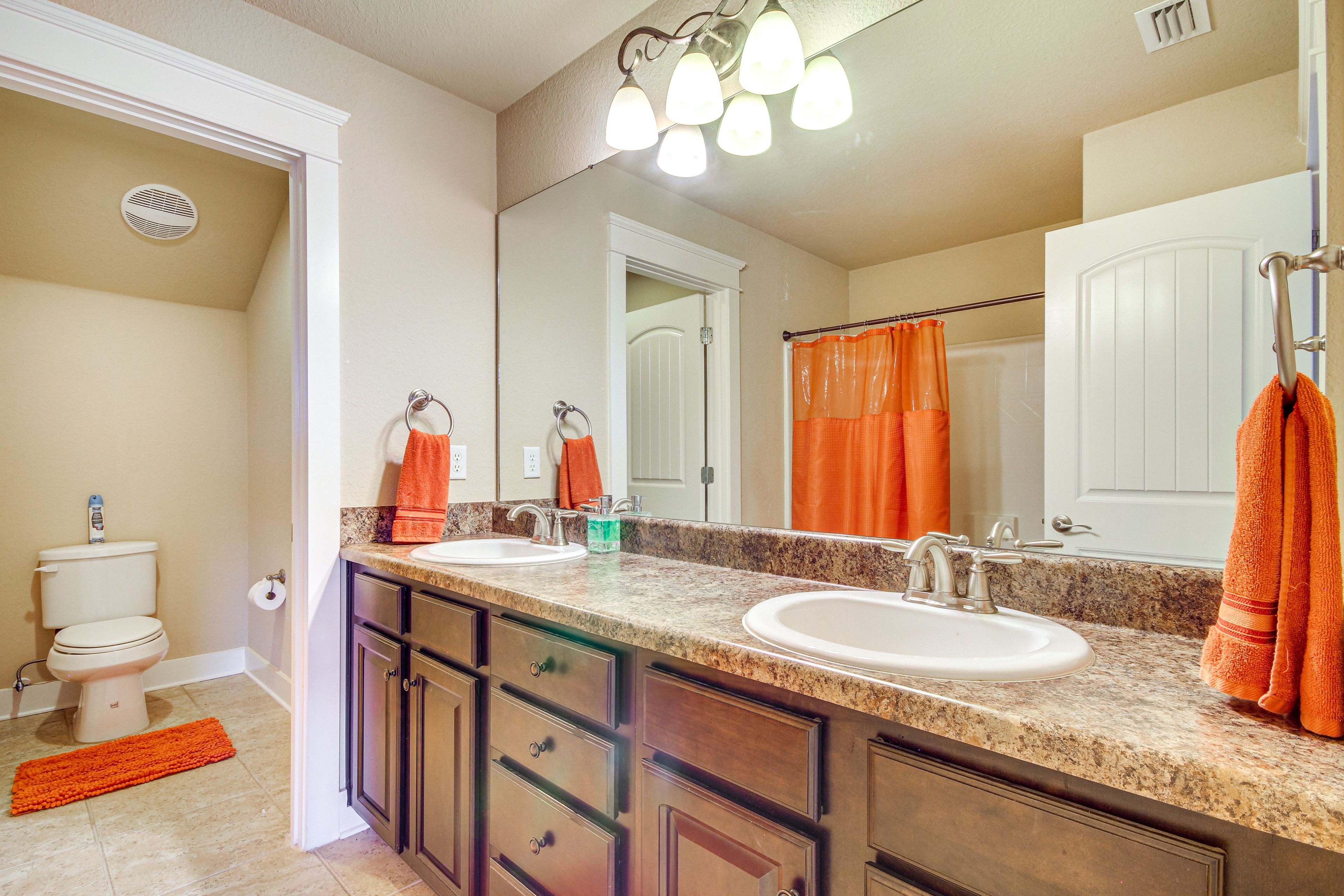 Full Bathroom | 2nd Floor