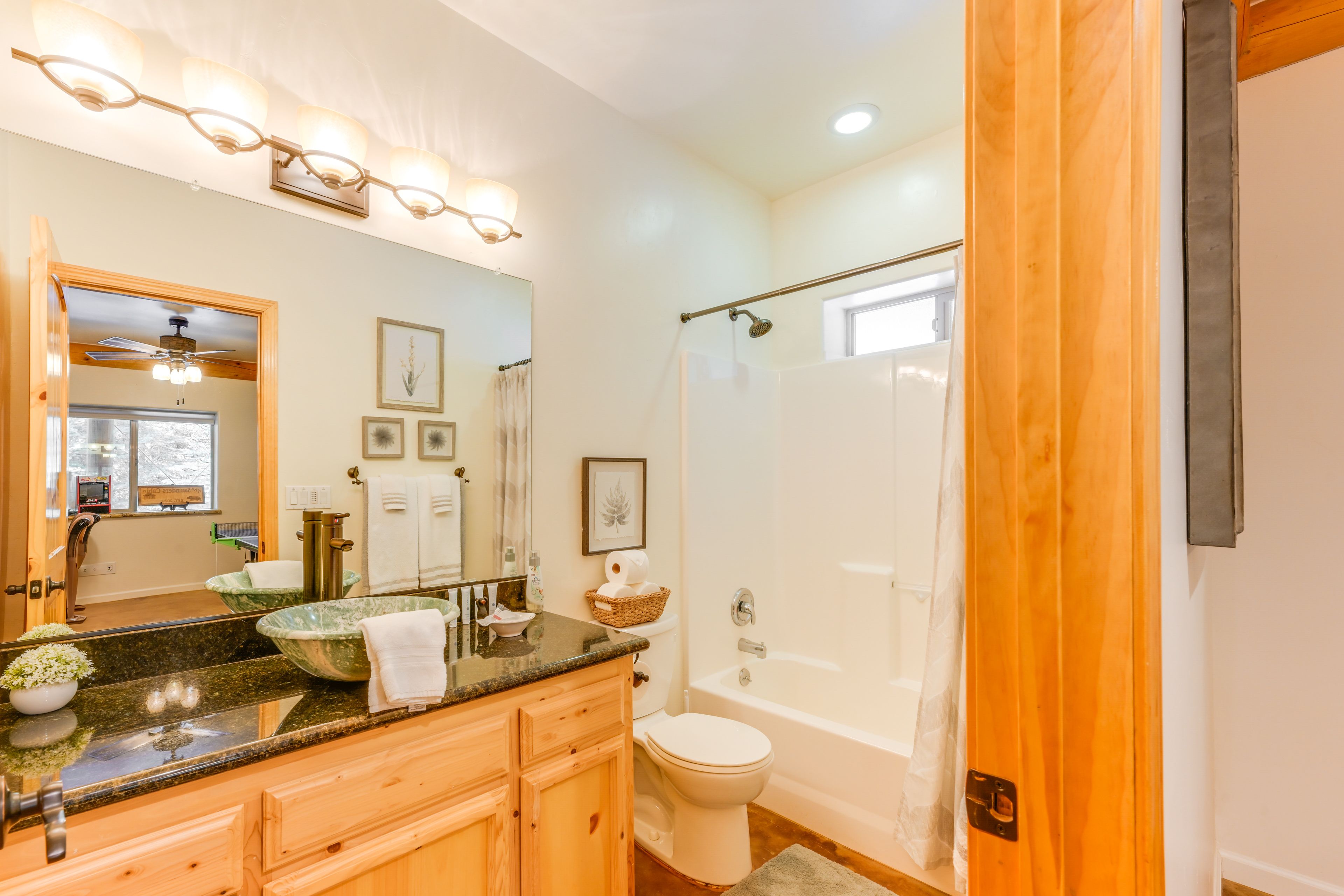 Full Bathroom | Basement Floor | Shower/Tub Combo