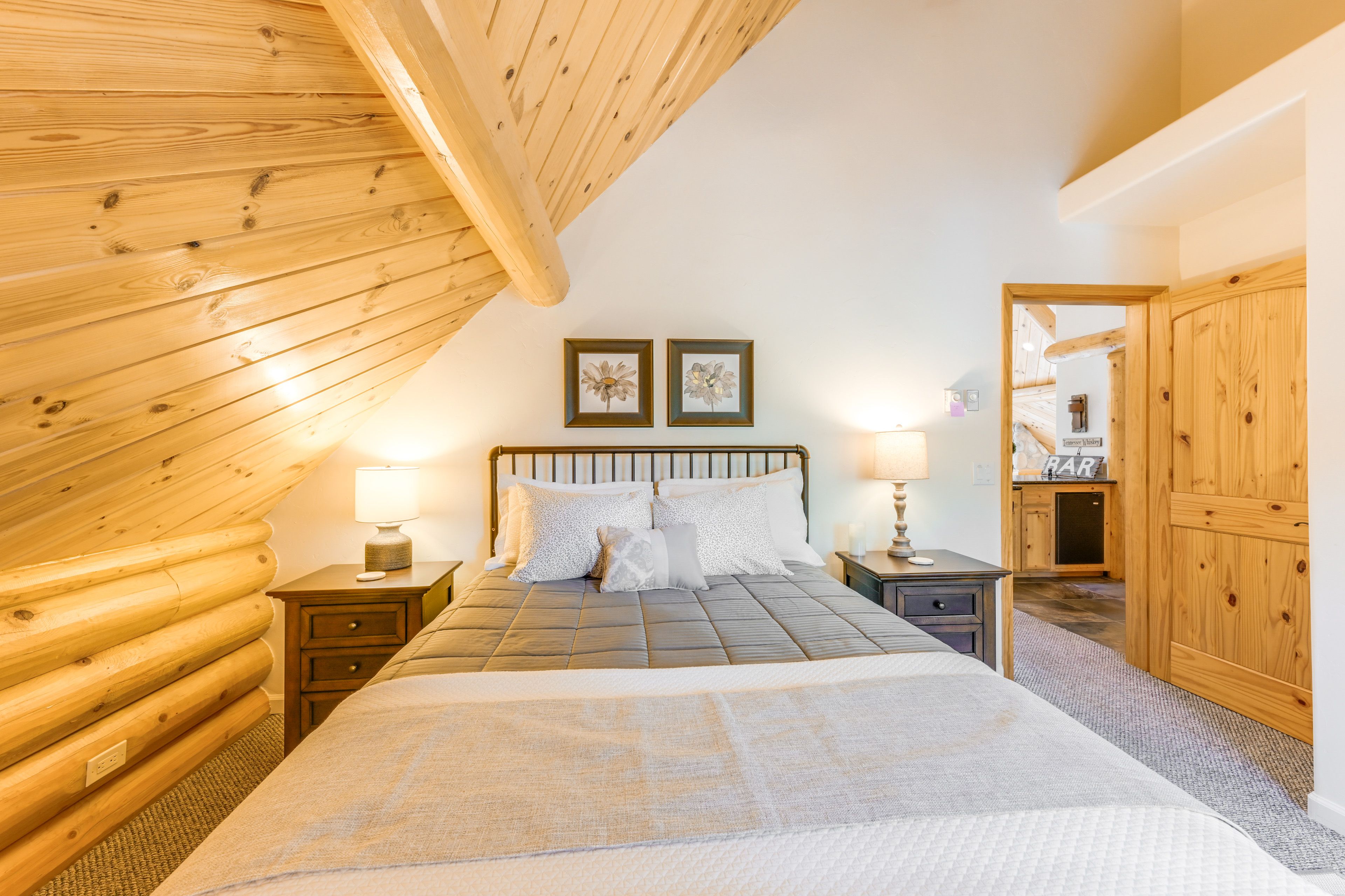 Bedroom 2 | Queen Bed | 2nd Floor | Ceiling Fans