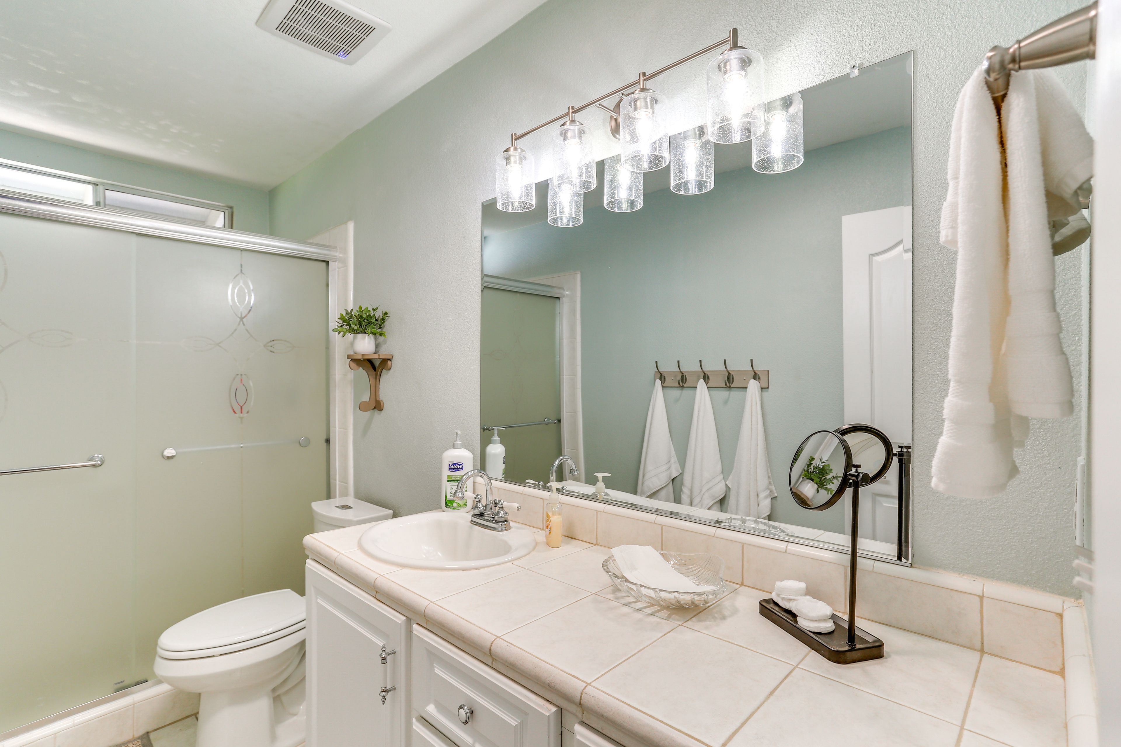Full Bath | Complimentary Toiletries