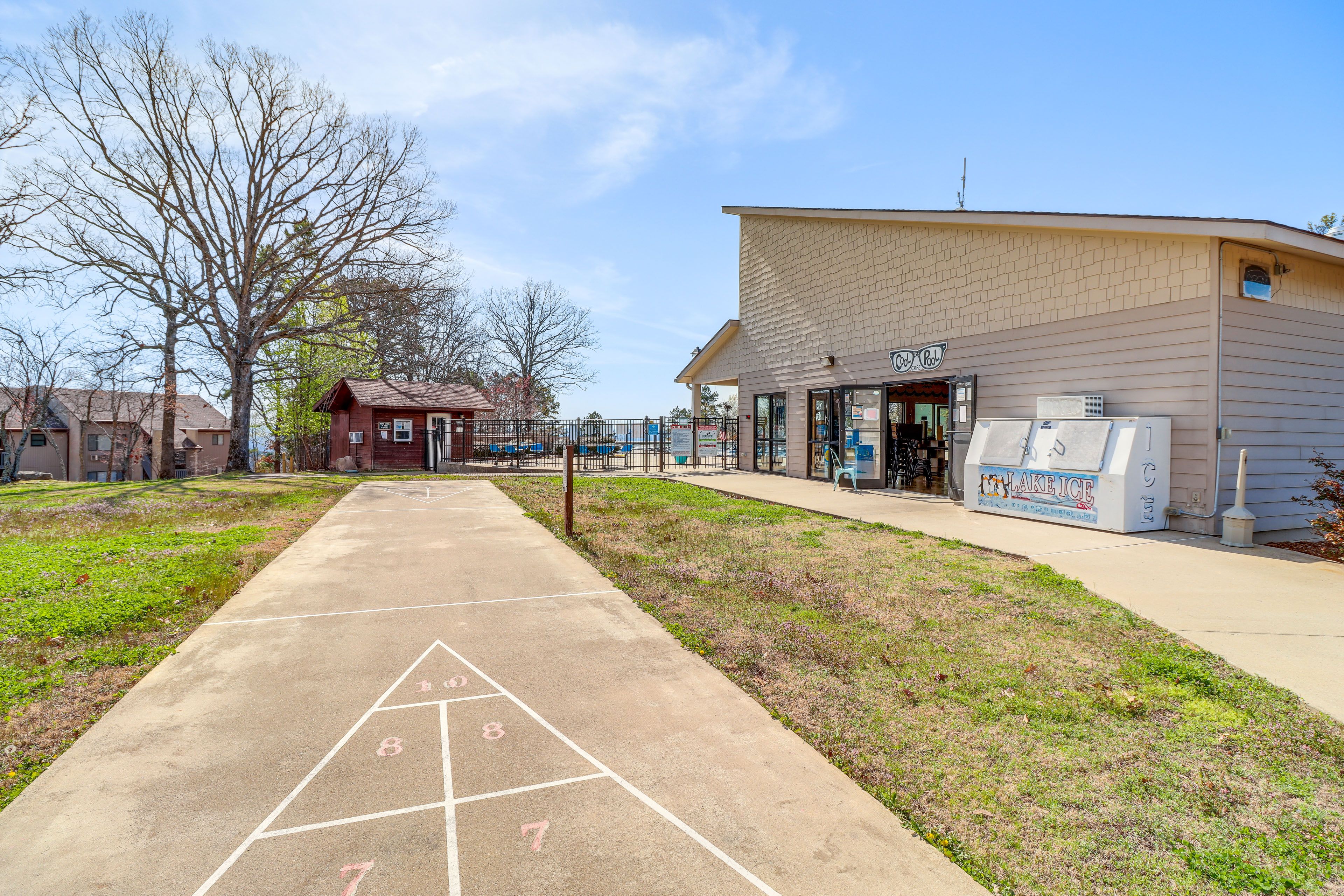 Community Amenities Available w/ On-Site Fee | 3 Outdoor Pools (Seasonal)
