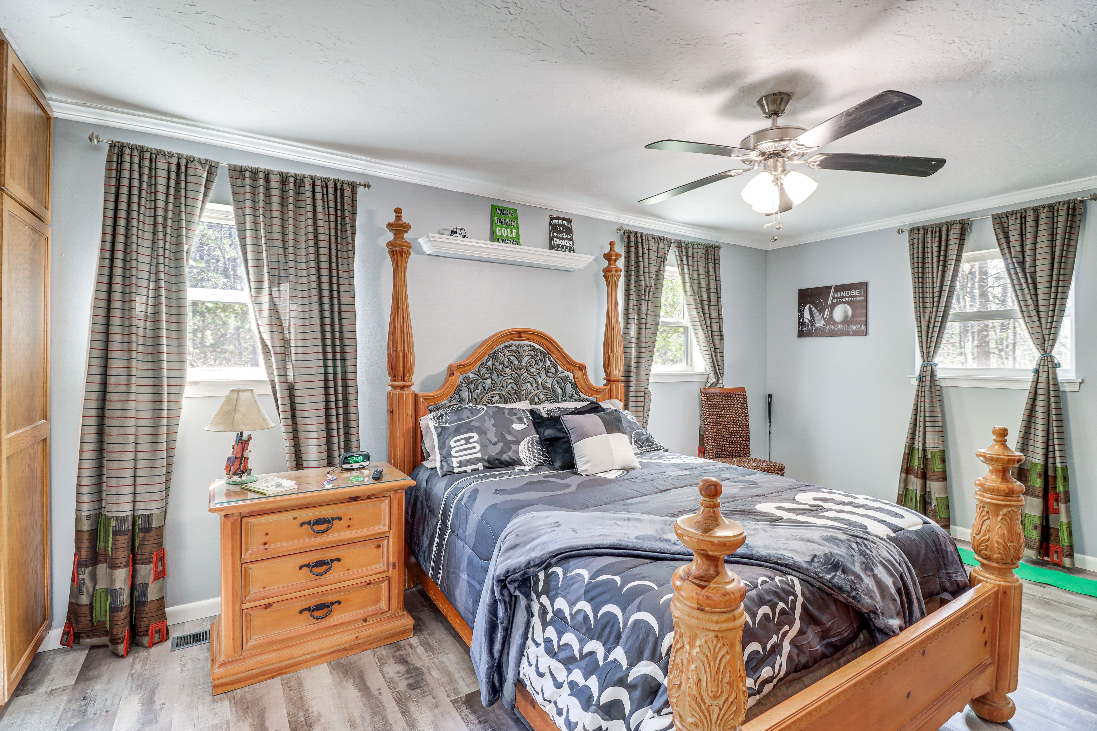 Bedroom 2 | Queen Bed | Smart TV