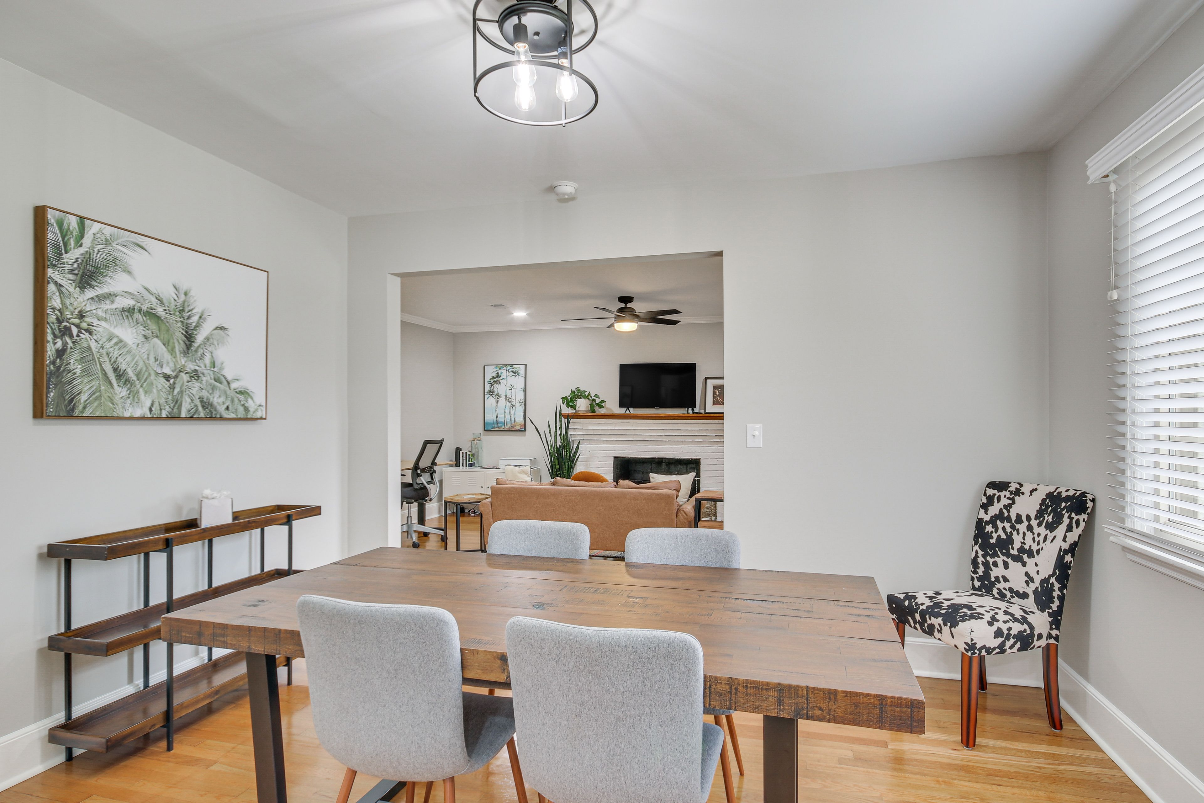Dining Area | Dishware/Flatware Provided