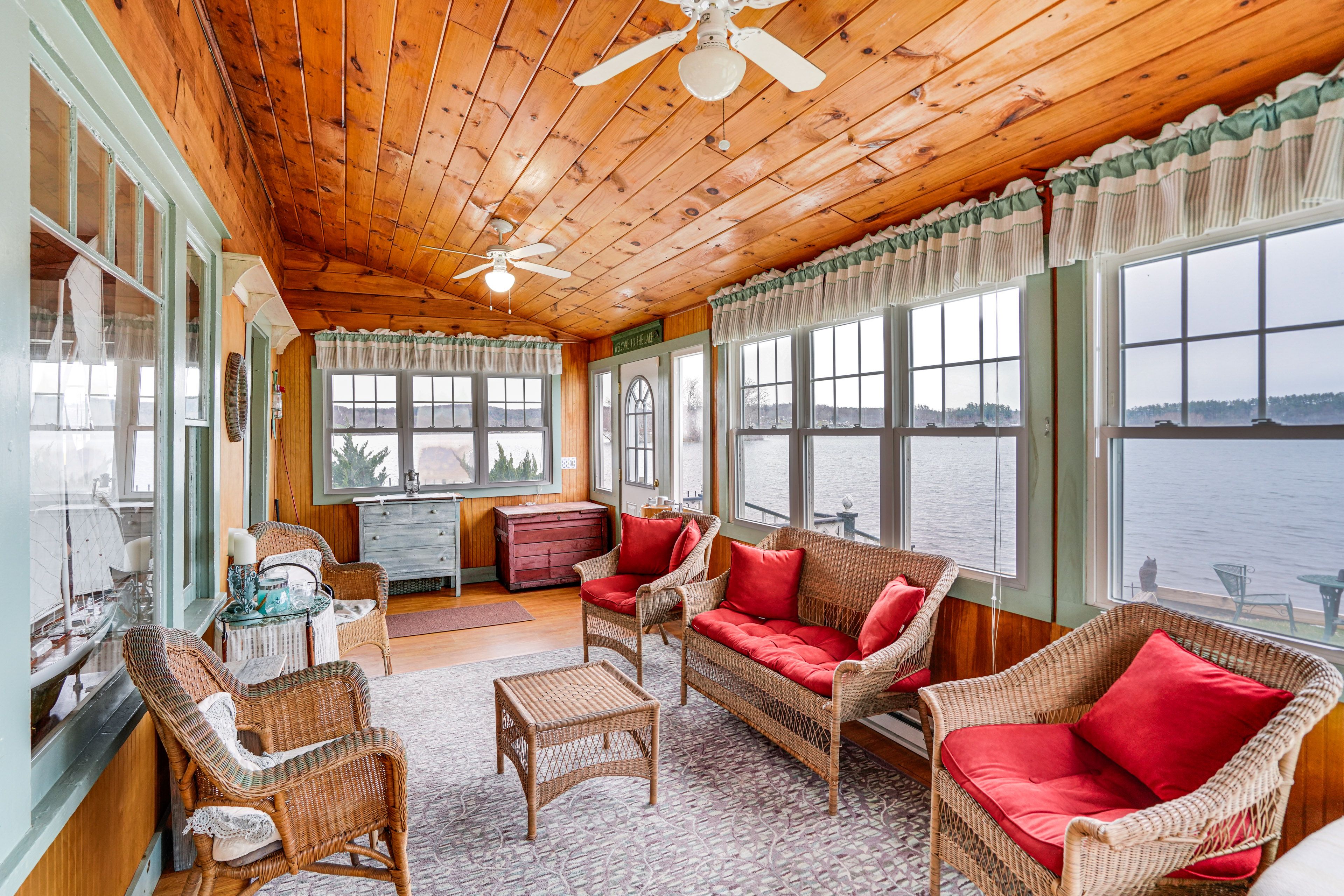 Furnished Sunroom | 2-Story Cottage