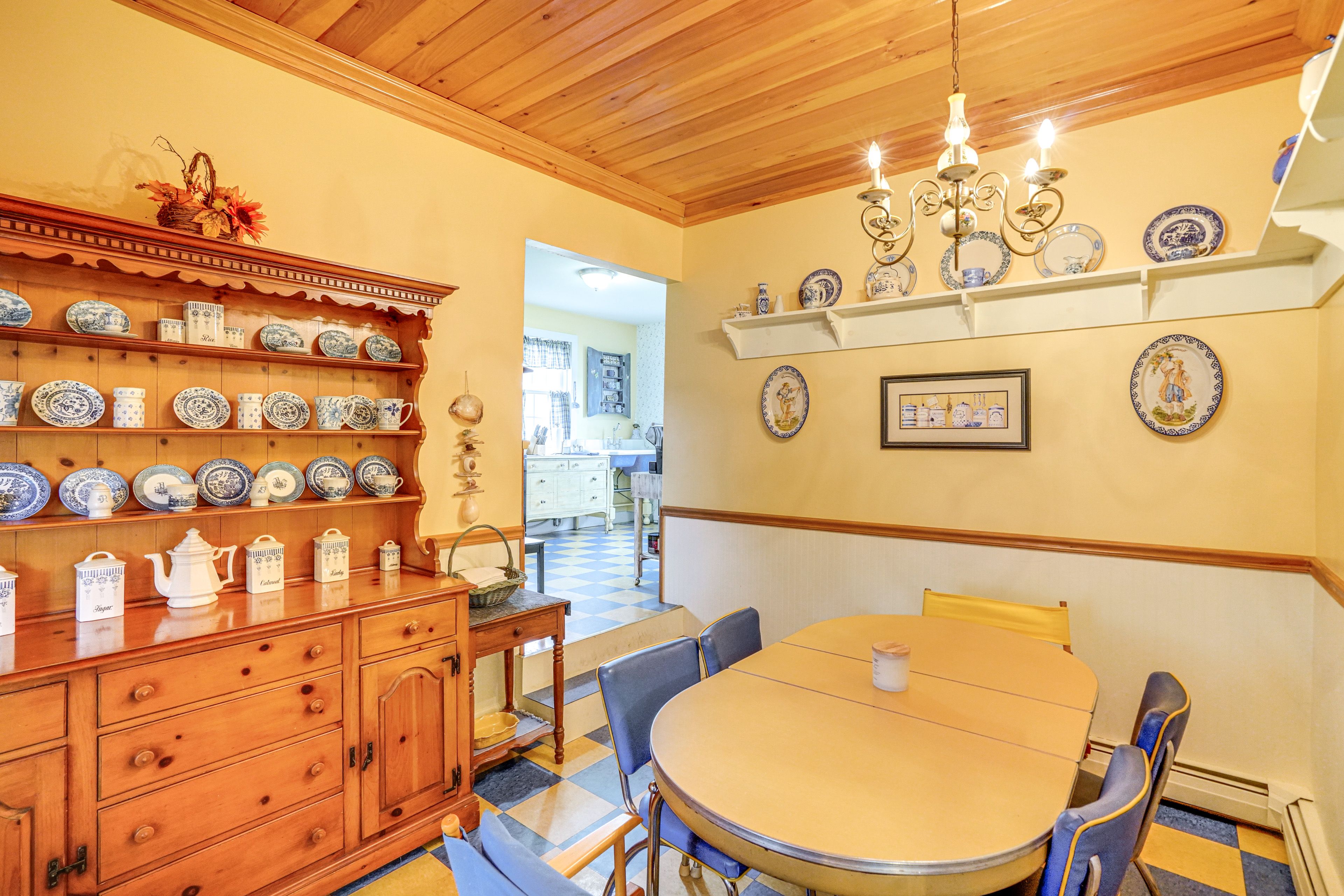 Dining Room | Dining Table | 1st Floor