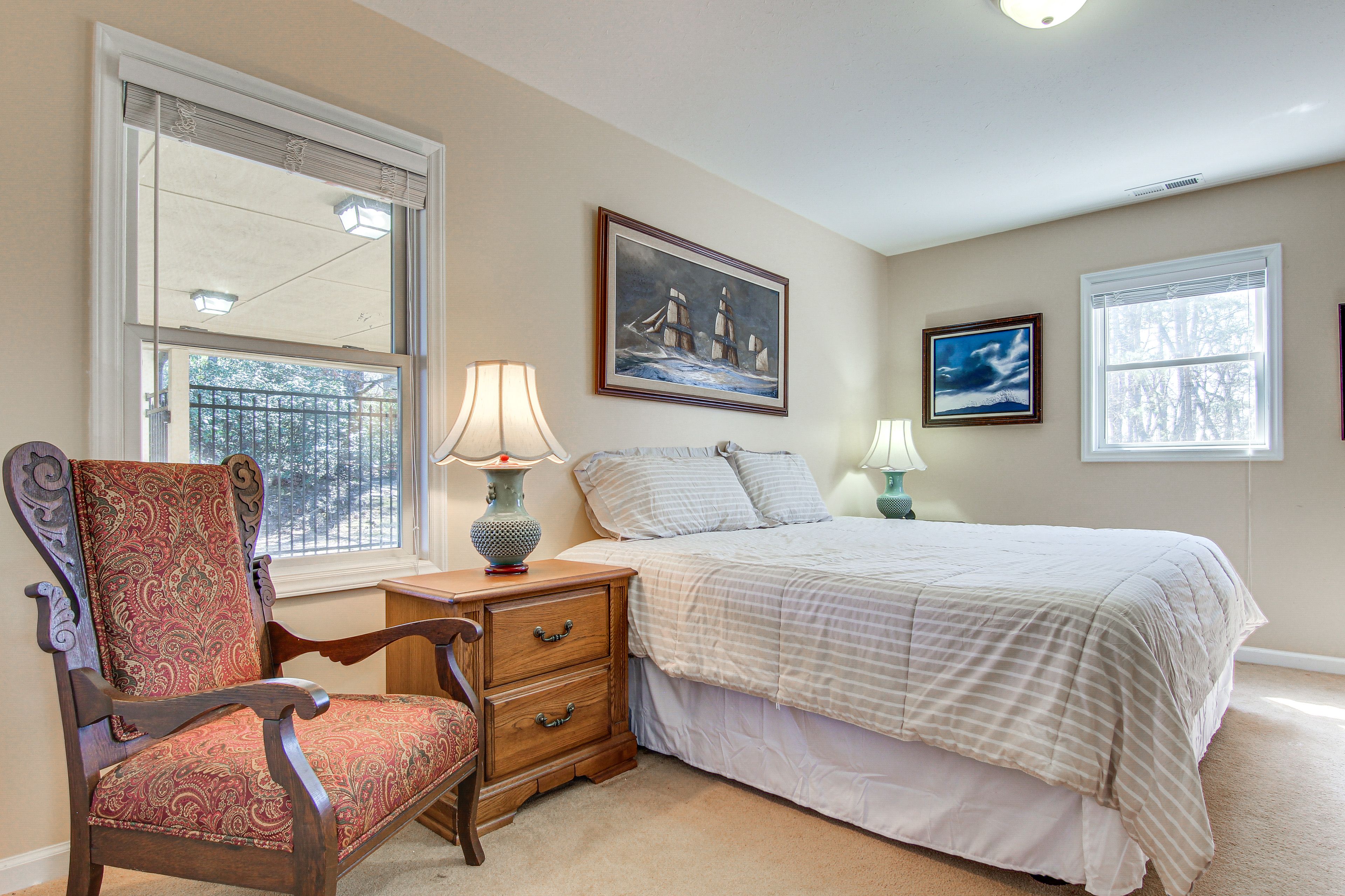 Bedroom 1 | King Bed | 1st Floor
