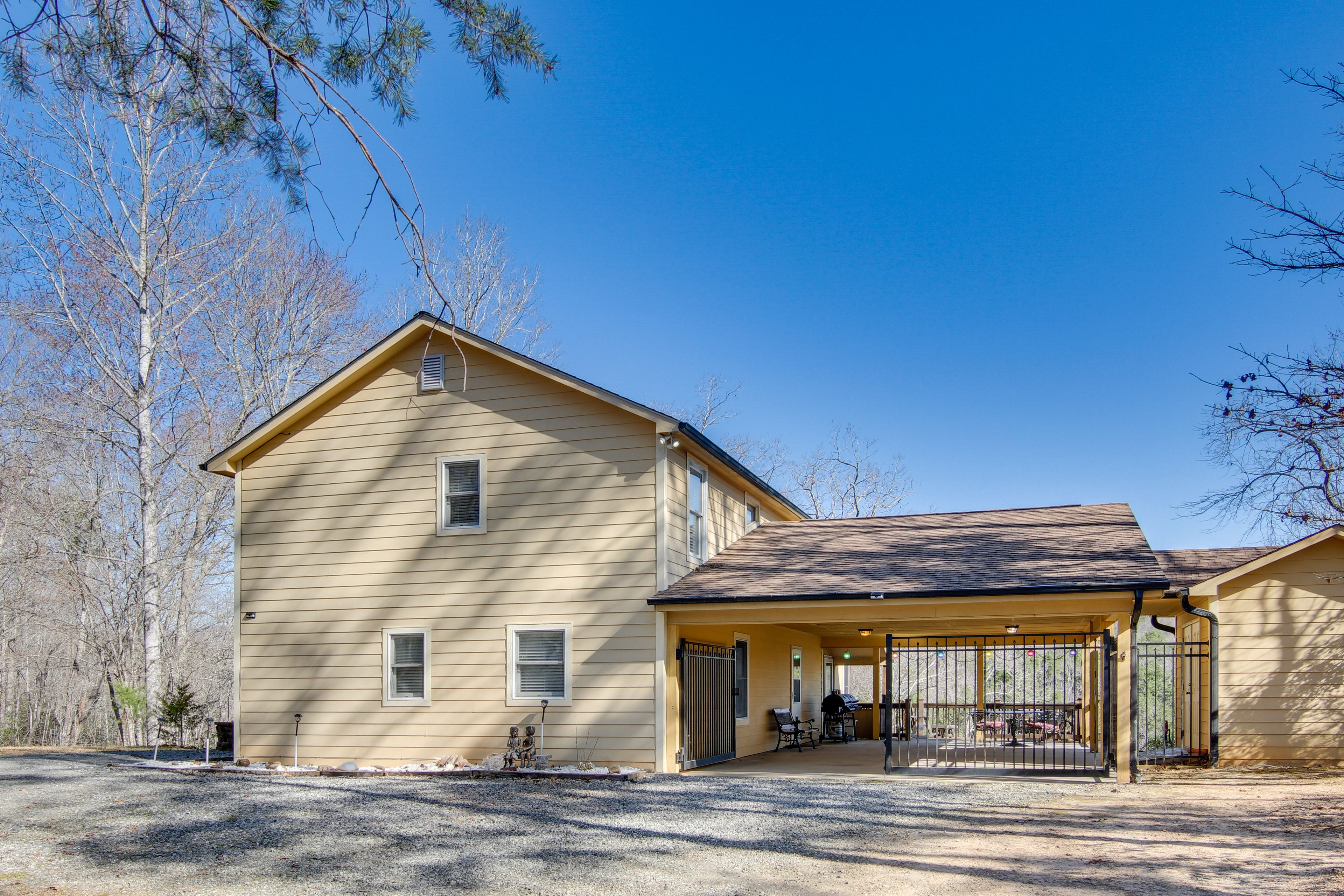 Parking | Carport (1 Vehicle) | Driveway (2 Vehicles)