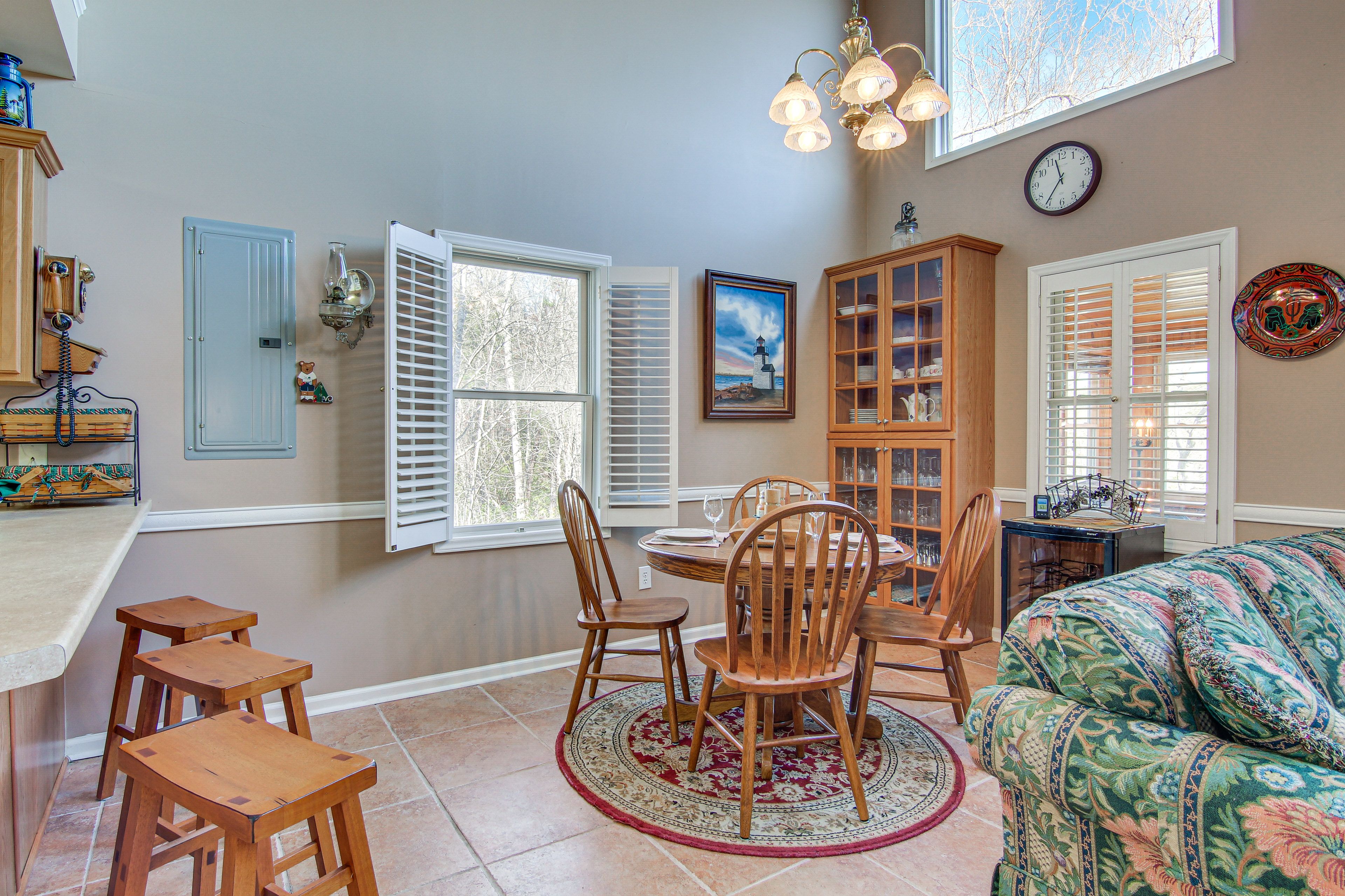 Dining Area | Dishware/Flatware | 1st Floor