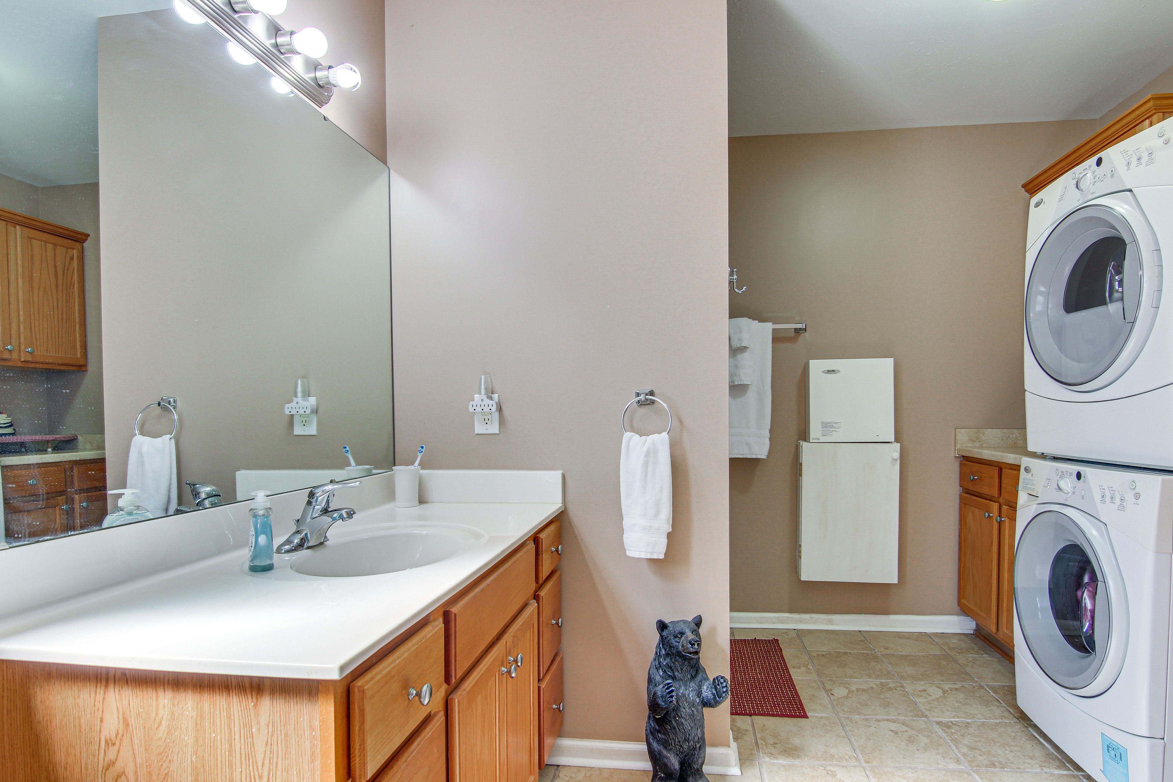 Full Bathroom | Complimentary Toiletries | Washer/Dryer | 1st Floor