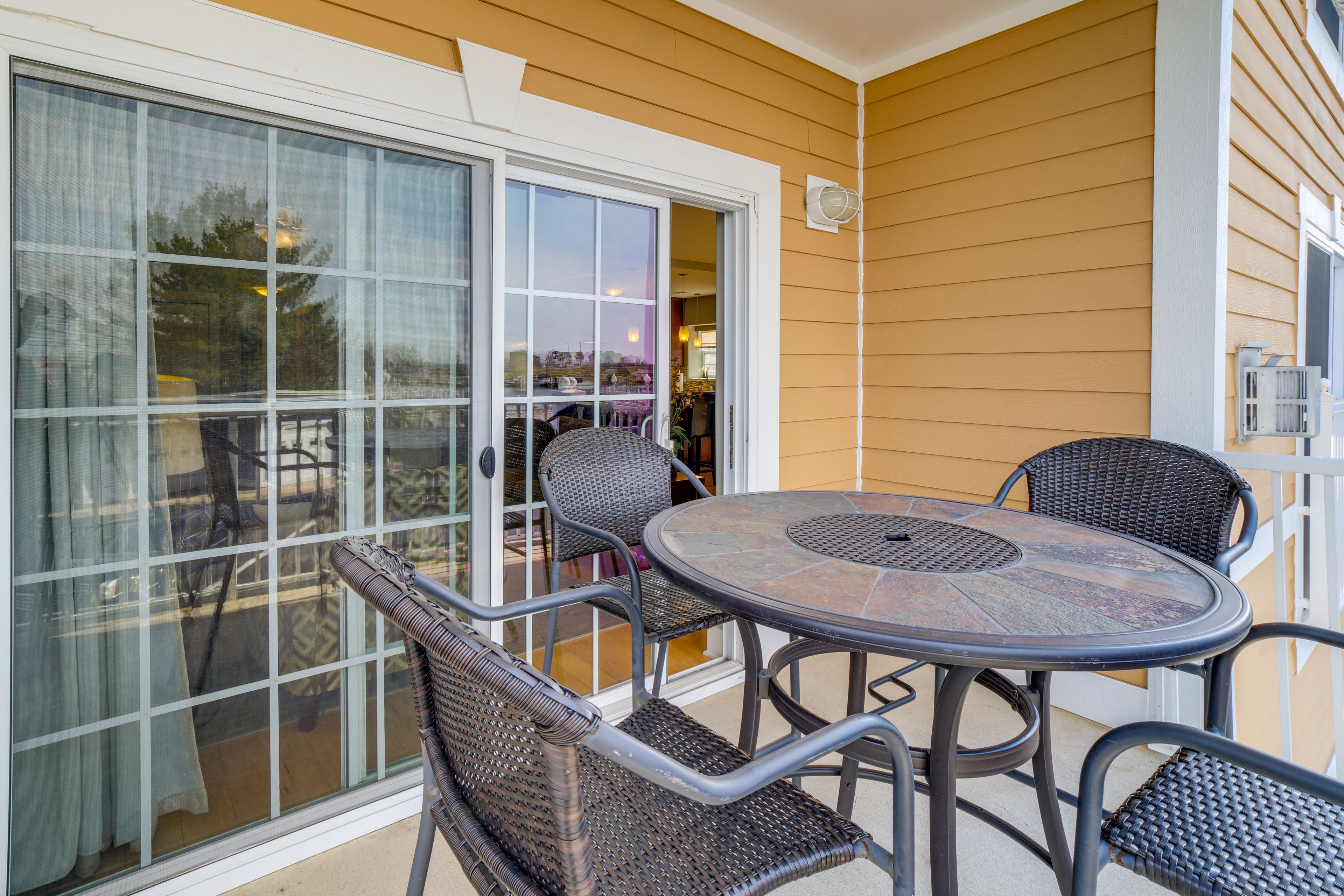 Patio w/ Dining Area