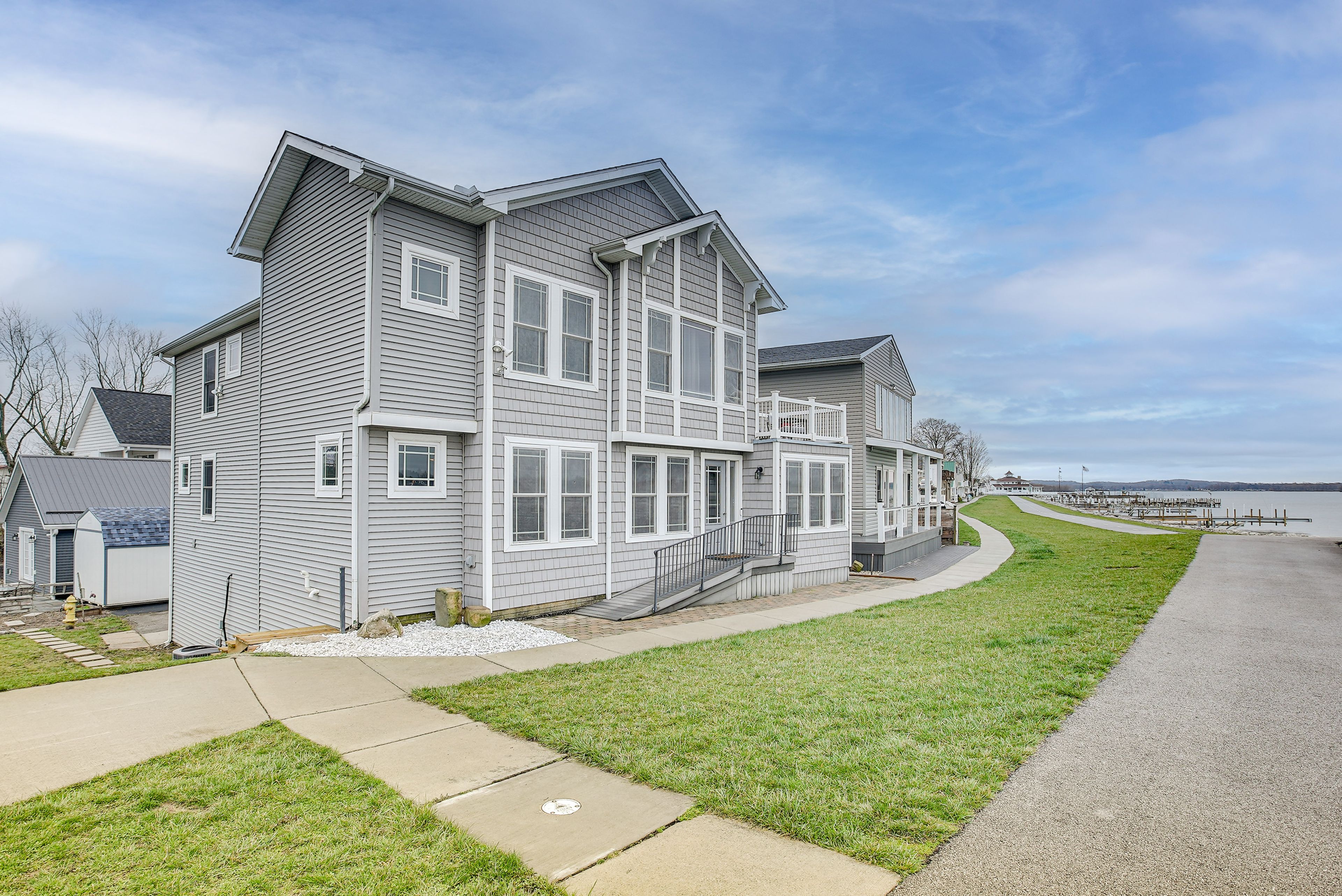 2-Story House | 1,950 Sq Ft | Self Check-In | 7 Mi to Dawes Arboretum