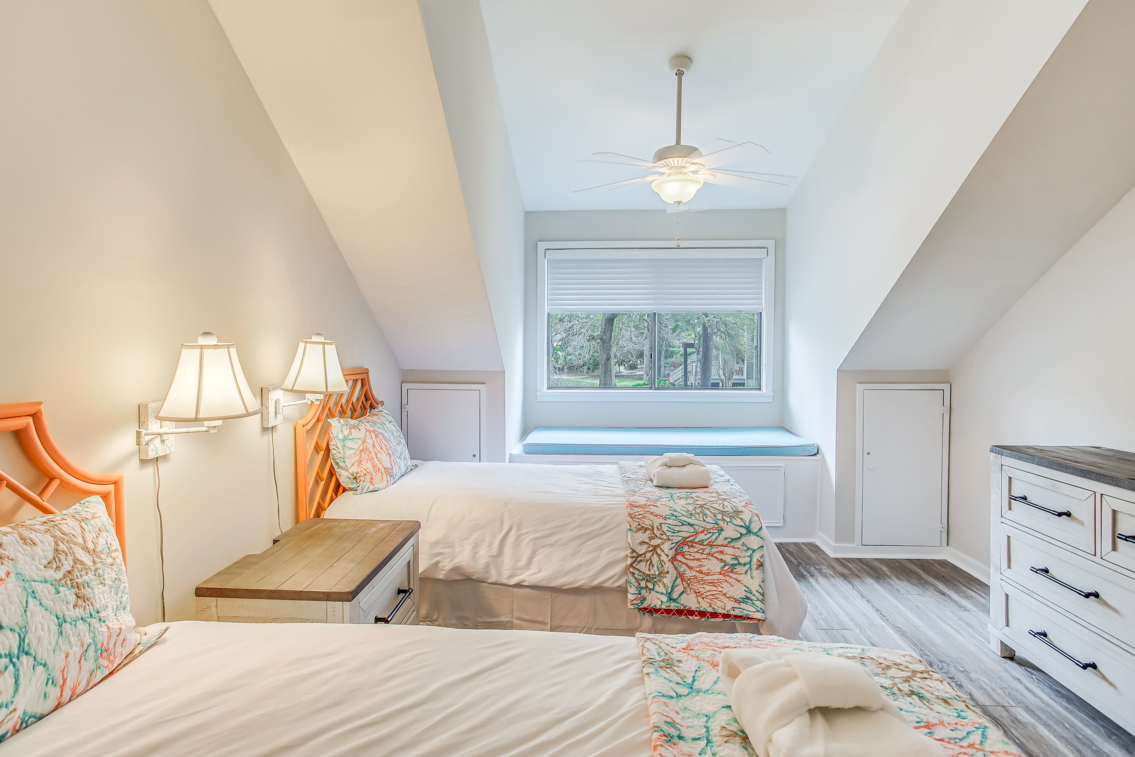 Bedroom 2 | 2 Twin Beds