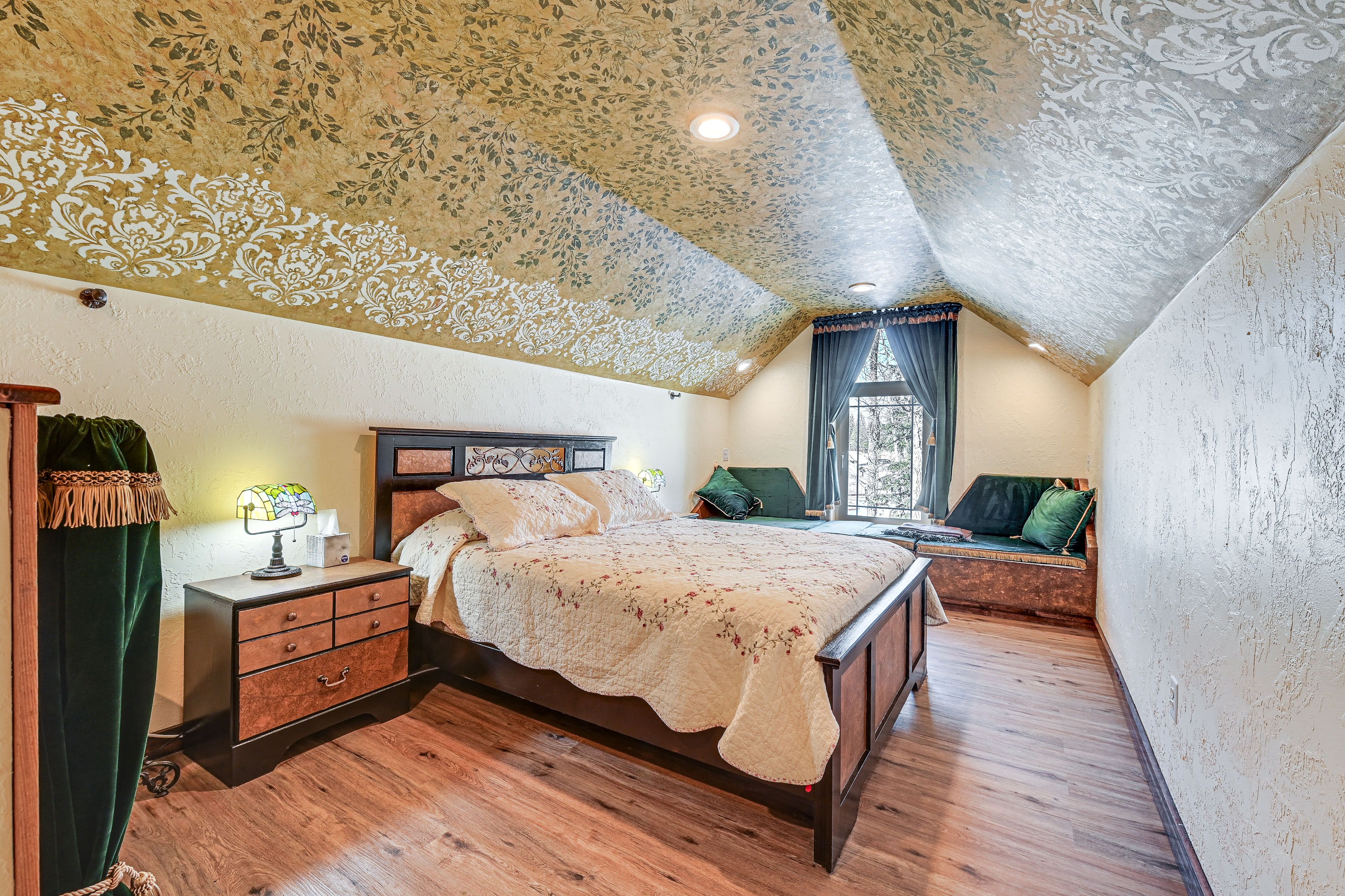 Bedroom | 2nd Floor | Queen Bed | Linens Provided