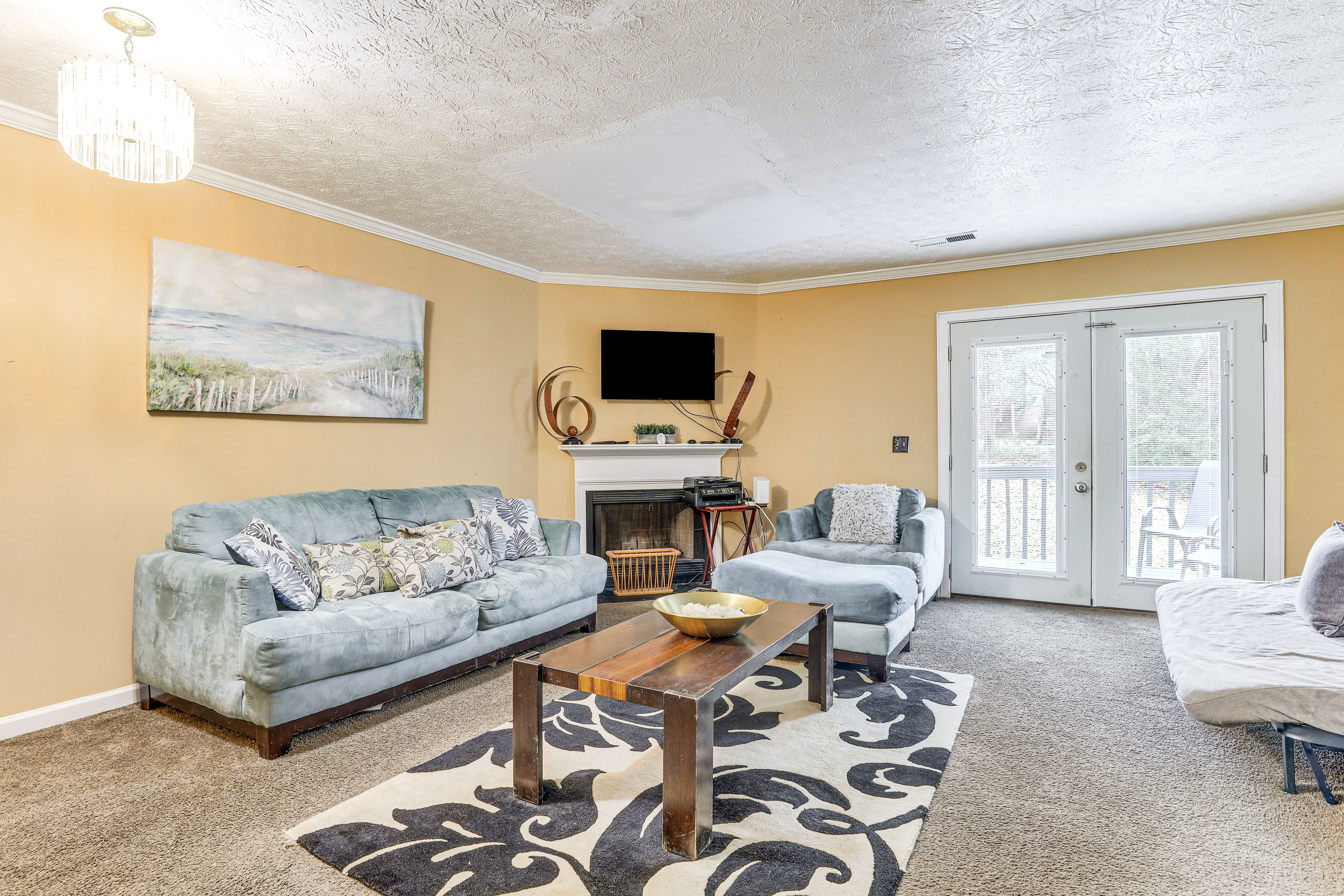 Living Room | 1st Floor | Full Futon | Smart TV | Free WiFi | Gas Fireplace