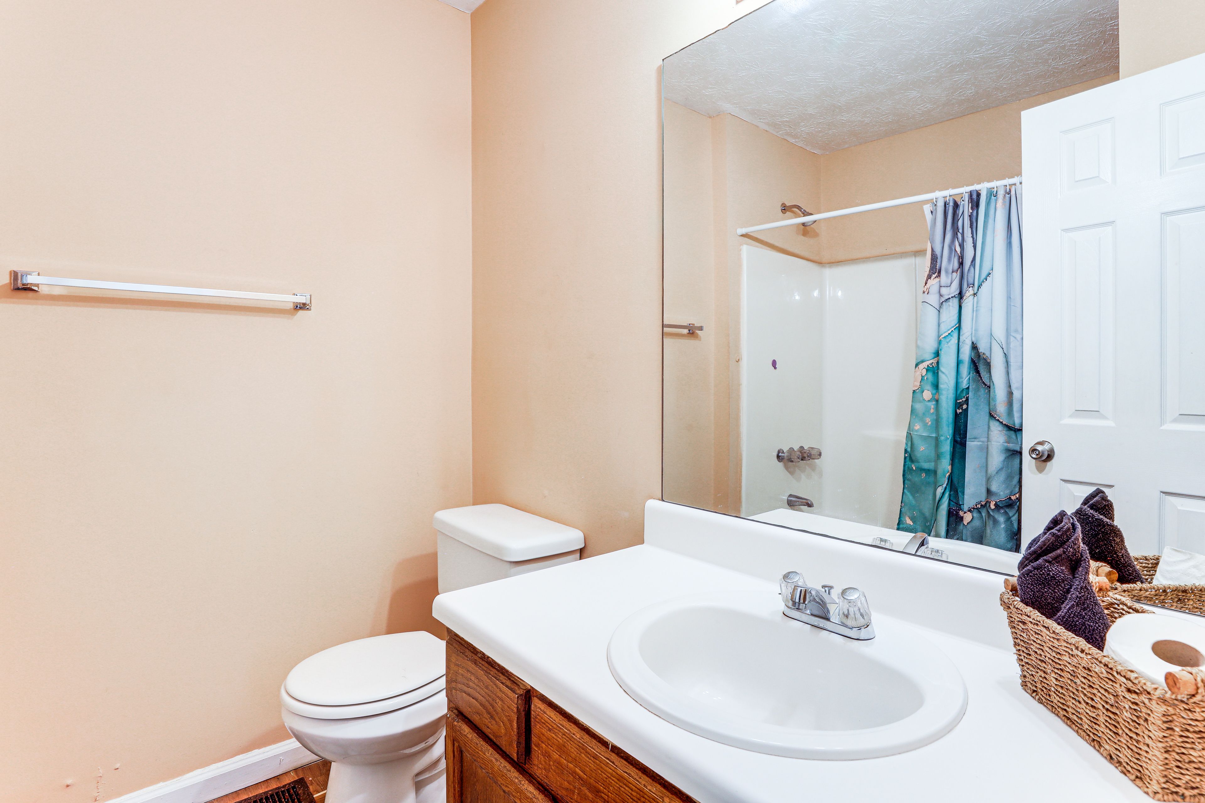 En-Suite Bathroom | 2nd Floor