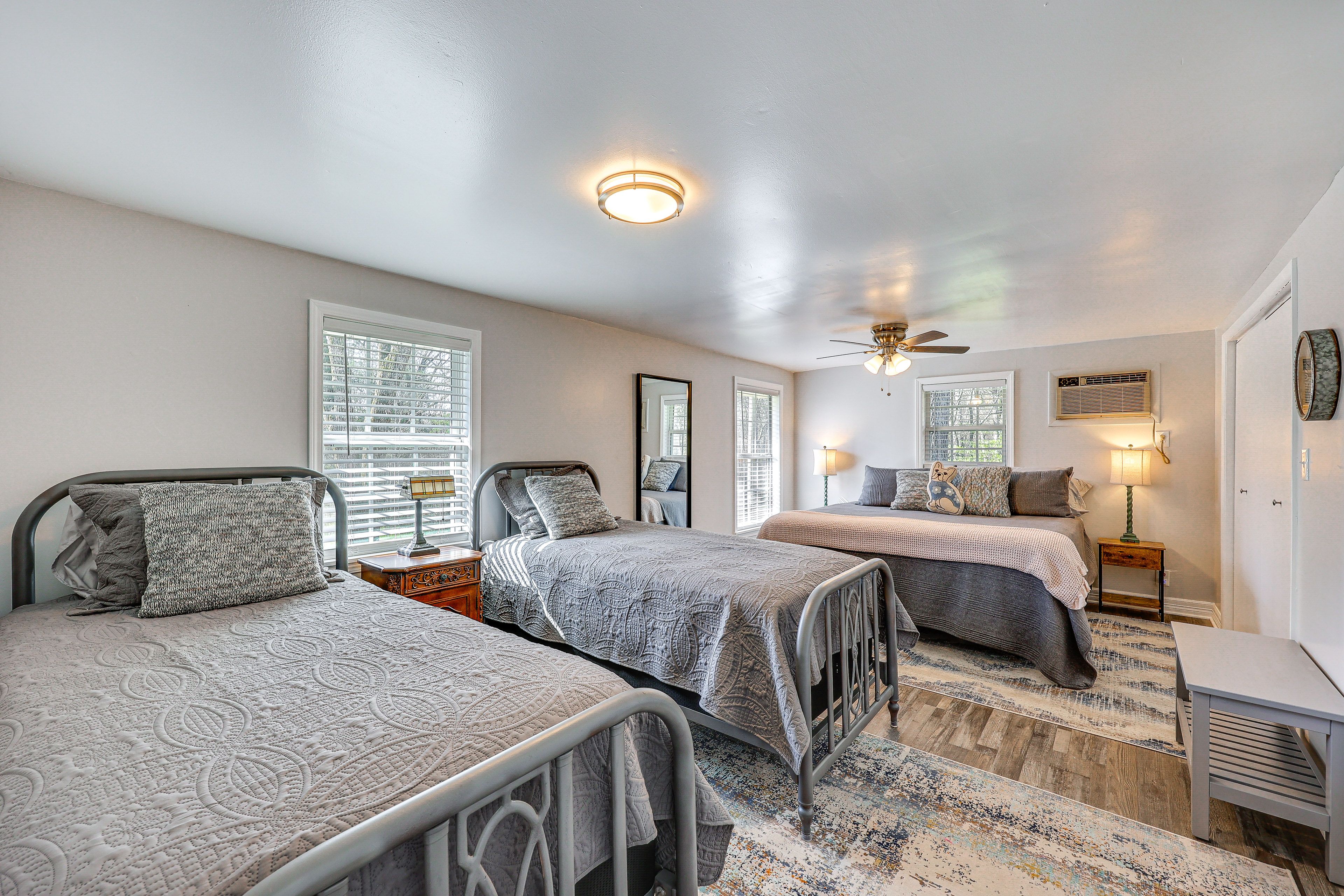 Bedroom 1 | King Bed | 2 Twin Beds