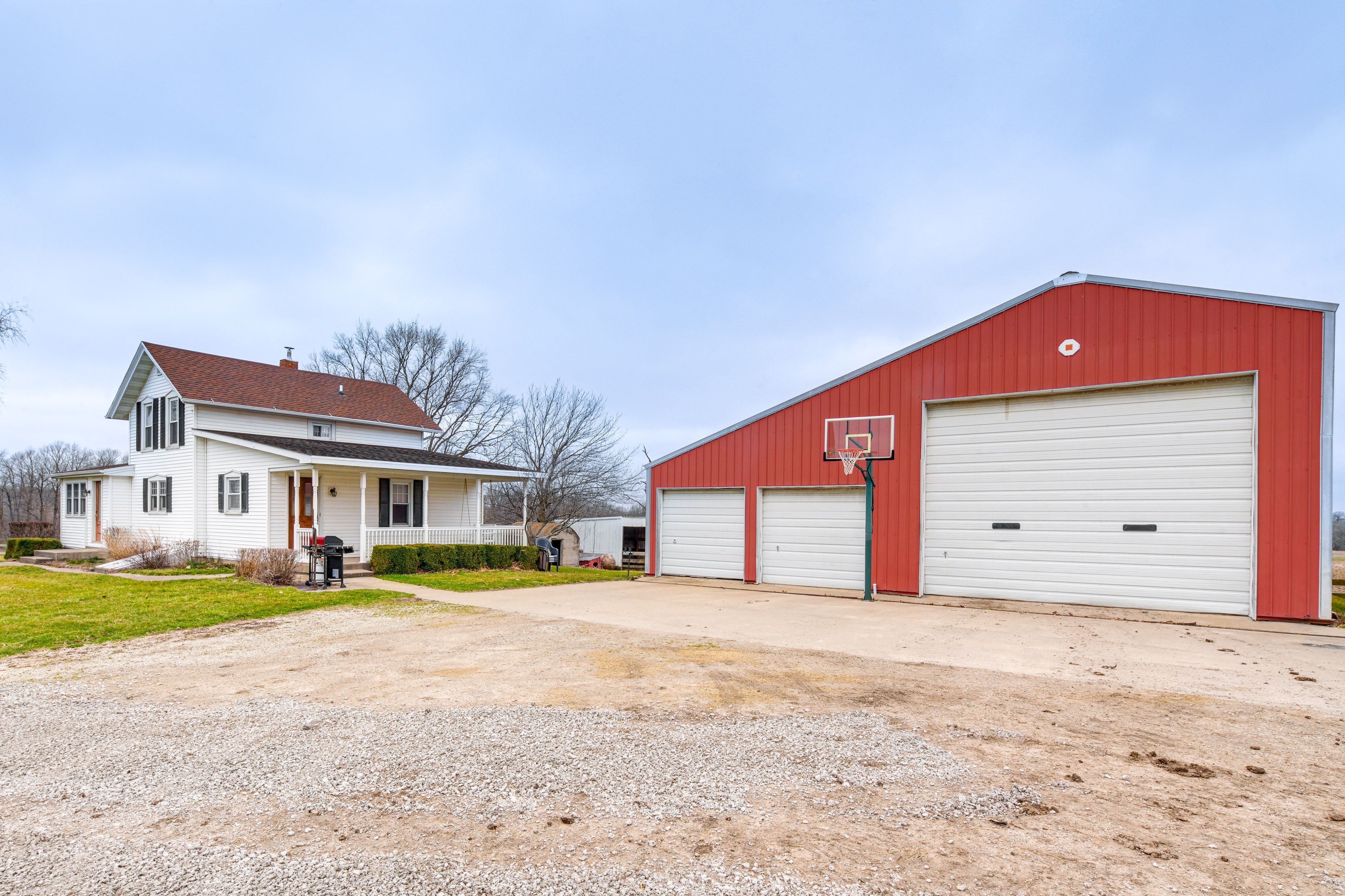 Parking | Driveway (4 Vehicles) | Trailers Welcome