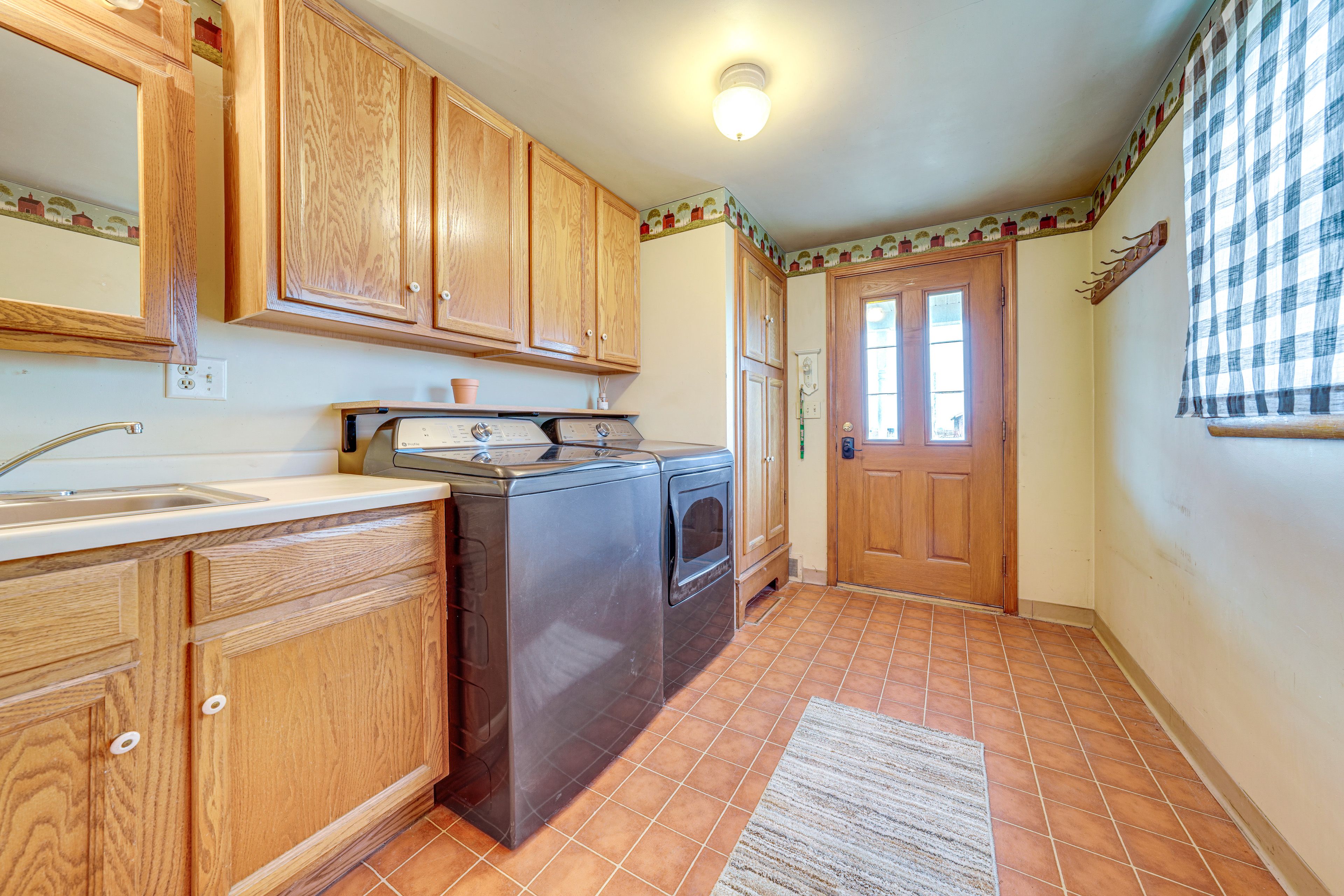 Laundry Area | Main Level | Detergent Provided