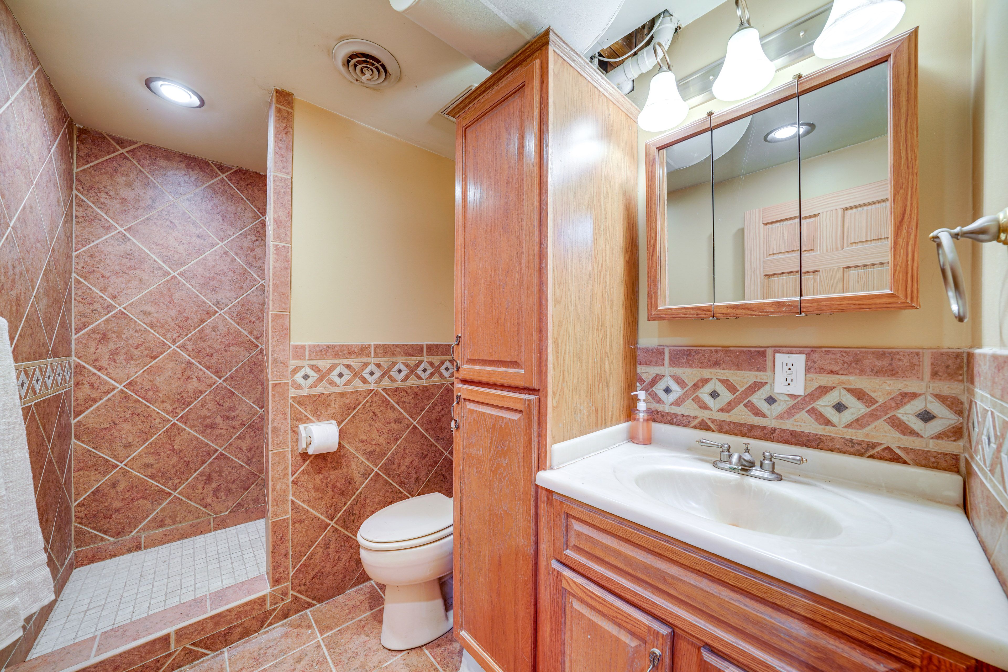 Full Bathroom | Lower Level