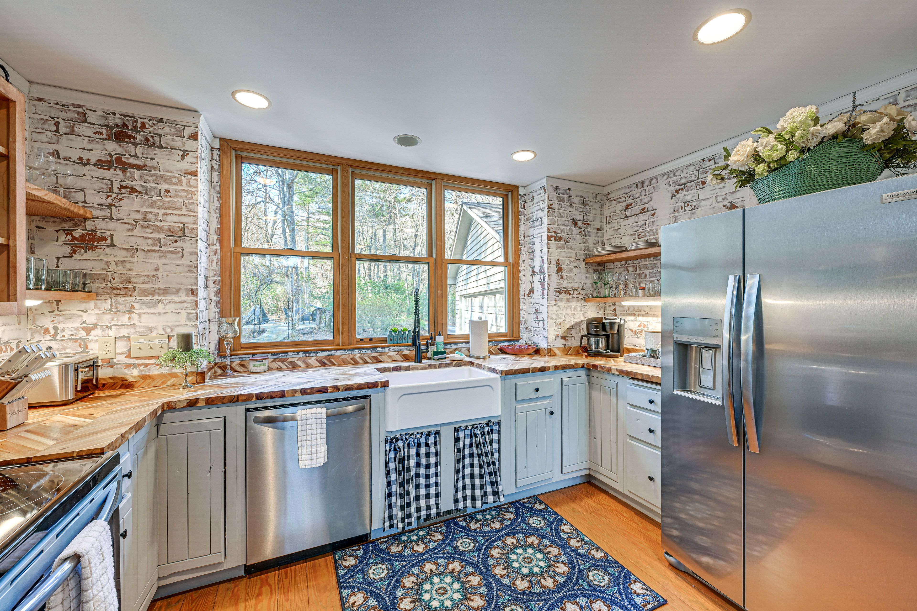 Kitchen | 1st Floor | Dual Keurig/Drip Coffee Maker | Dishwasher | Toaster