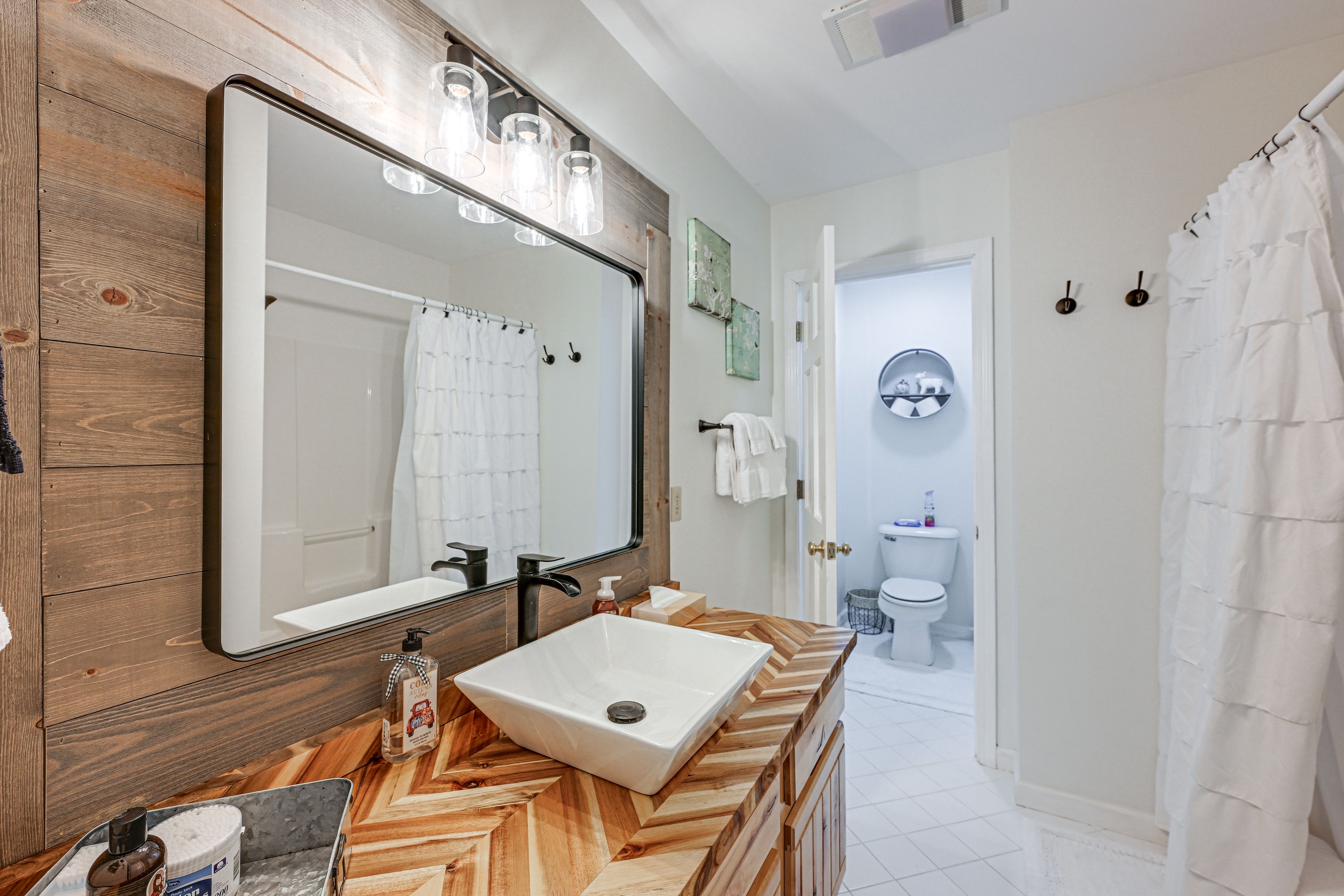 Full Bathroom | 1st Floor